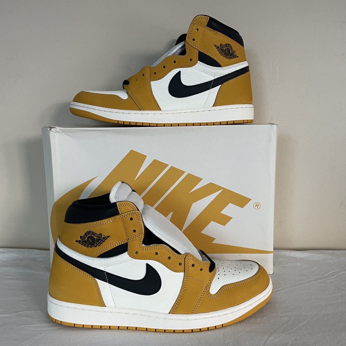 Jordan Brand × Nike Nike Air Jordan 1 Retro High Yellow Ochre Size 13 DZ5485-701 Size US 13 / EU 46 - 1 Thumbnail