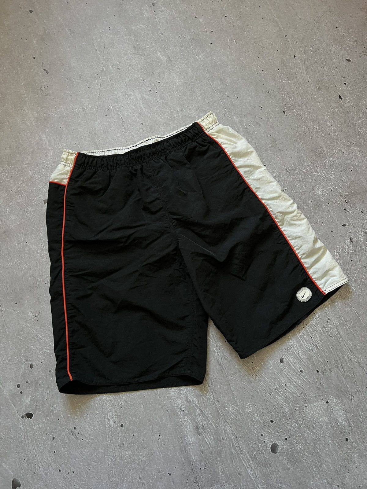 Nike Very Rare Short Nike Vintage Big Logo Size L Y2K Hype Size US 36 / EU 52 - 1 Thumbnail