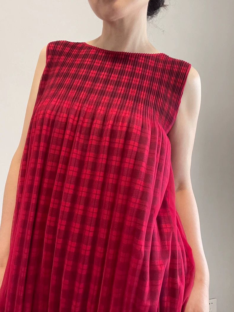 Issey Miyake Issey Miyake size:3 Red cream puff dress Size XS / US 0-2 / IT 36-38 - 2 Thumbnail