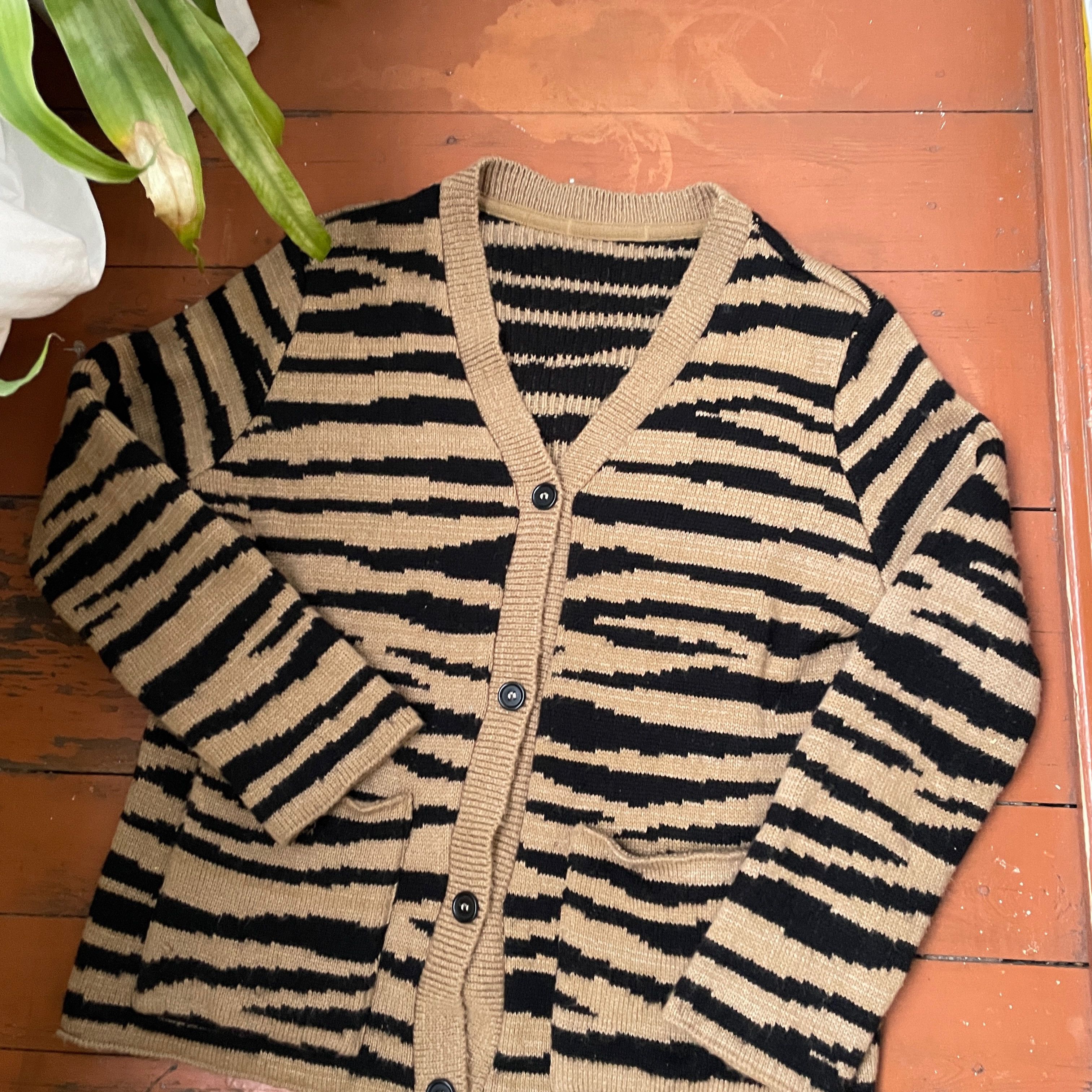 Other Tiger patern Cardiran sweater y2k knit Size US M / EU 48-50 / 2 - 4 Thumbnail
