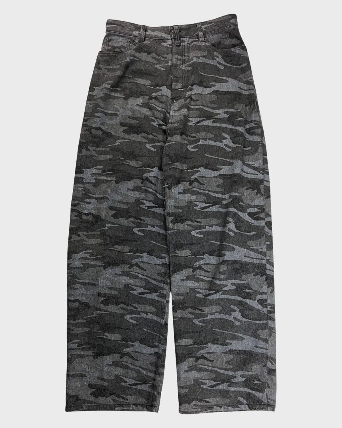 image of Balenciaga Baggy Camo Jeans Sz:w31 in Grey, Men's