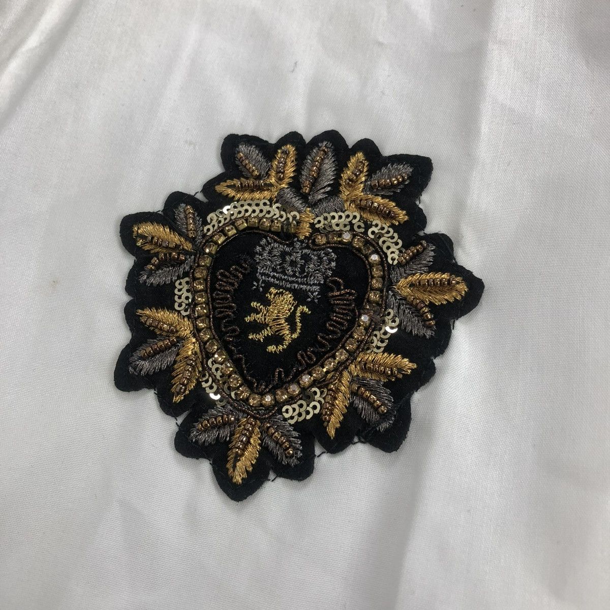 Dolce & Gabbana × Vintage Vintage Dolce & Cabbana Heraldic Patch White Long Shirt Size US M / EU 48-50 / 2 - 7 Thumbnail
