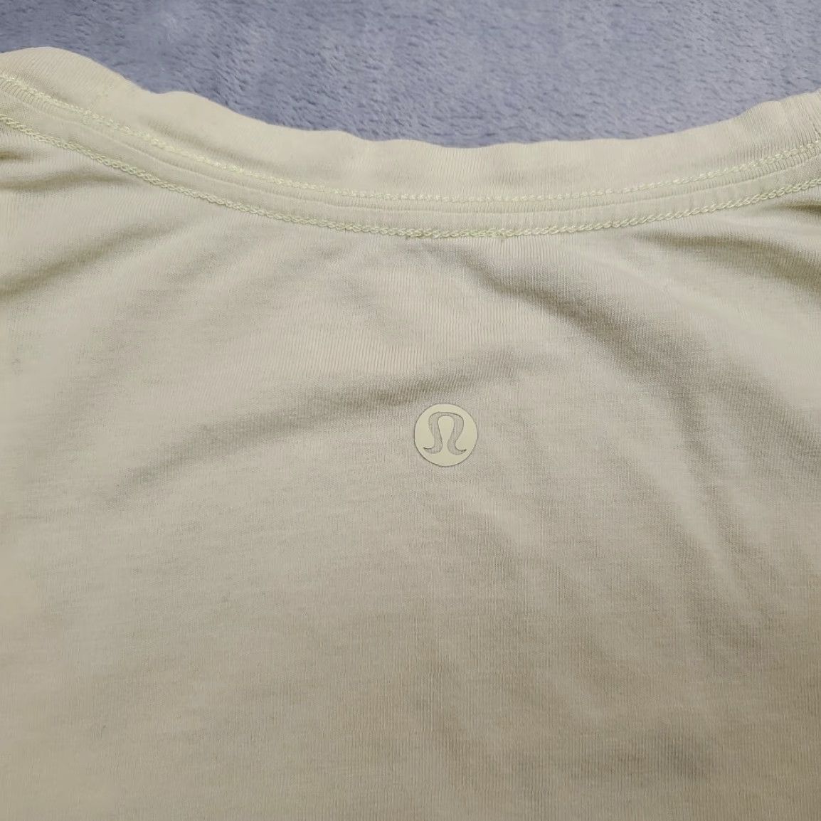 Lululemon Lululemon Shirt Womens Large Pale Green Performance 4 way Stretch Vneck Love TEE Size L / US 10 / IT 46 - 5 Thumbnail