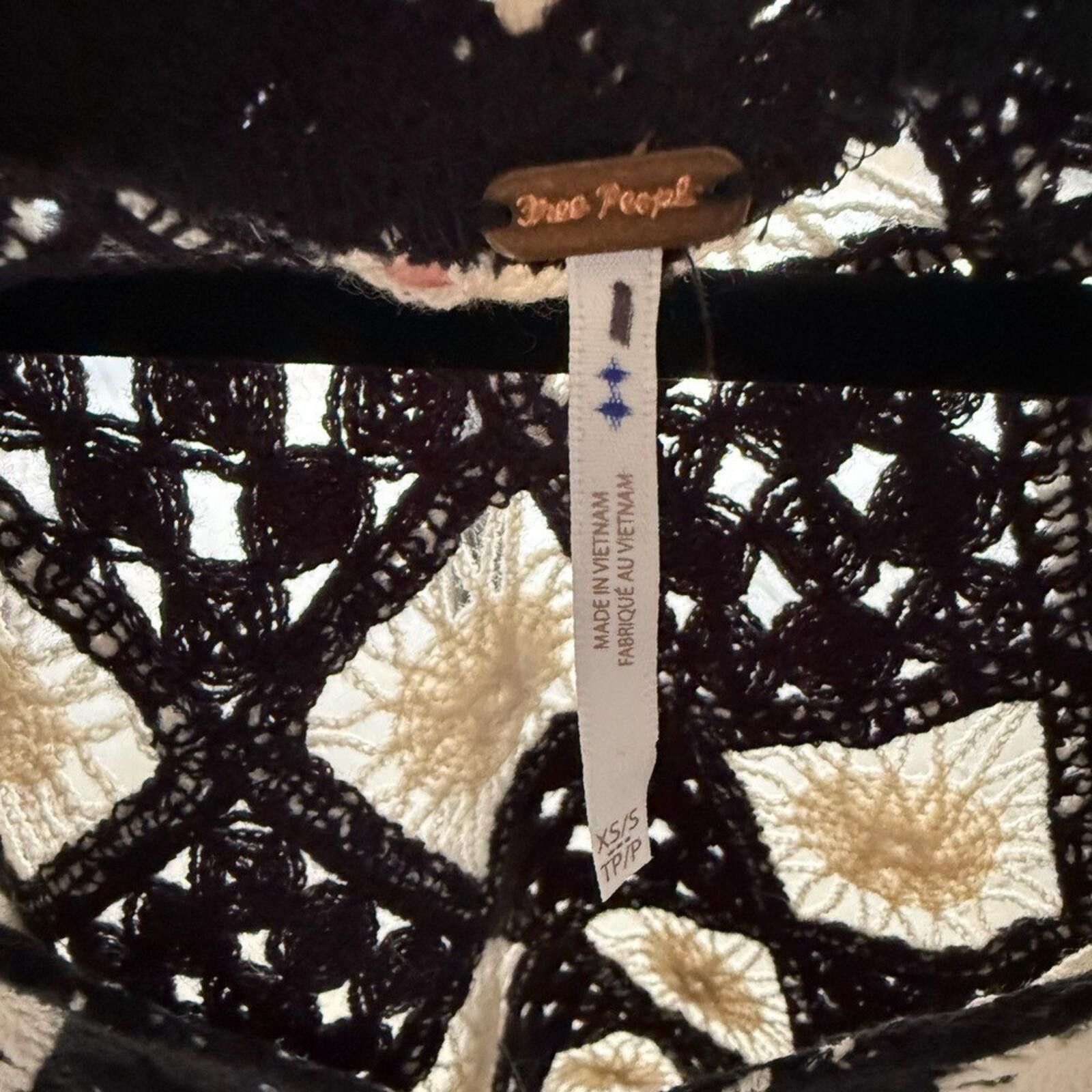 Free People NWOT Free People Beach Crochet Diamond Black Ivory XS/S Size S / US 4 / IT 40 - 8 Thumbnail