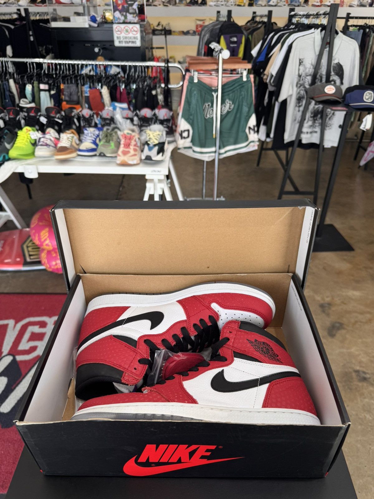 Jordan Brand Air Jordan 1 High Spider-Man Origin Story Size 10.5 (2018) Size US 10.5 / EU 43-44 - 11 Thumbnail