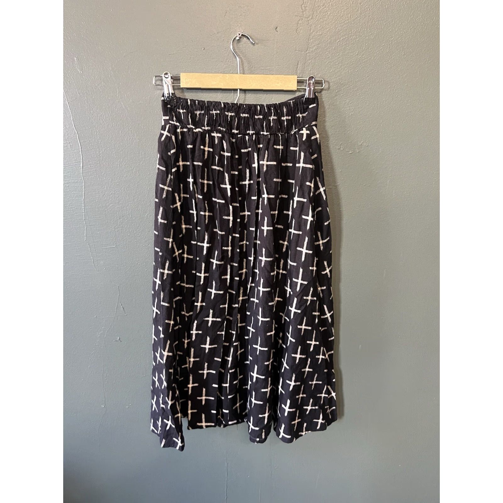 Urban Outfitters Staring at Stars Skirt Womens Black Midi Size Medium A-Line Elastic Waist Geometric Pattern Hand Wash Only Canvas Ultra Low Rise 30 Inches Size 32" / US 10 / IT 46 - 2 Thumbnail