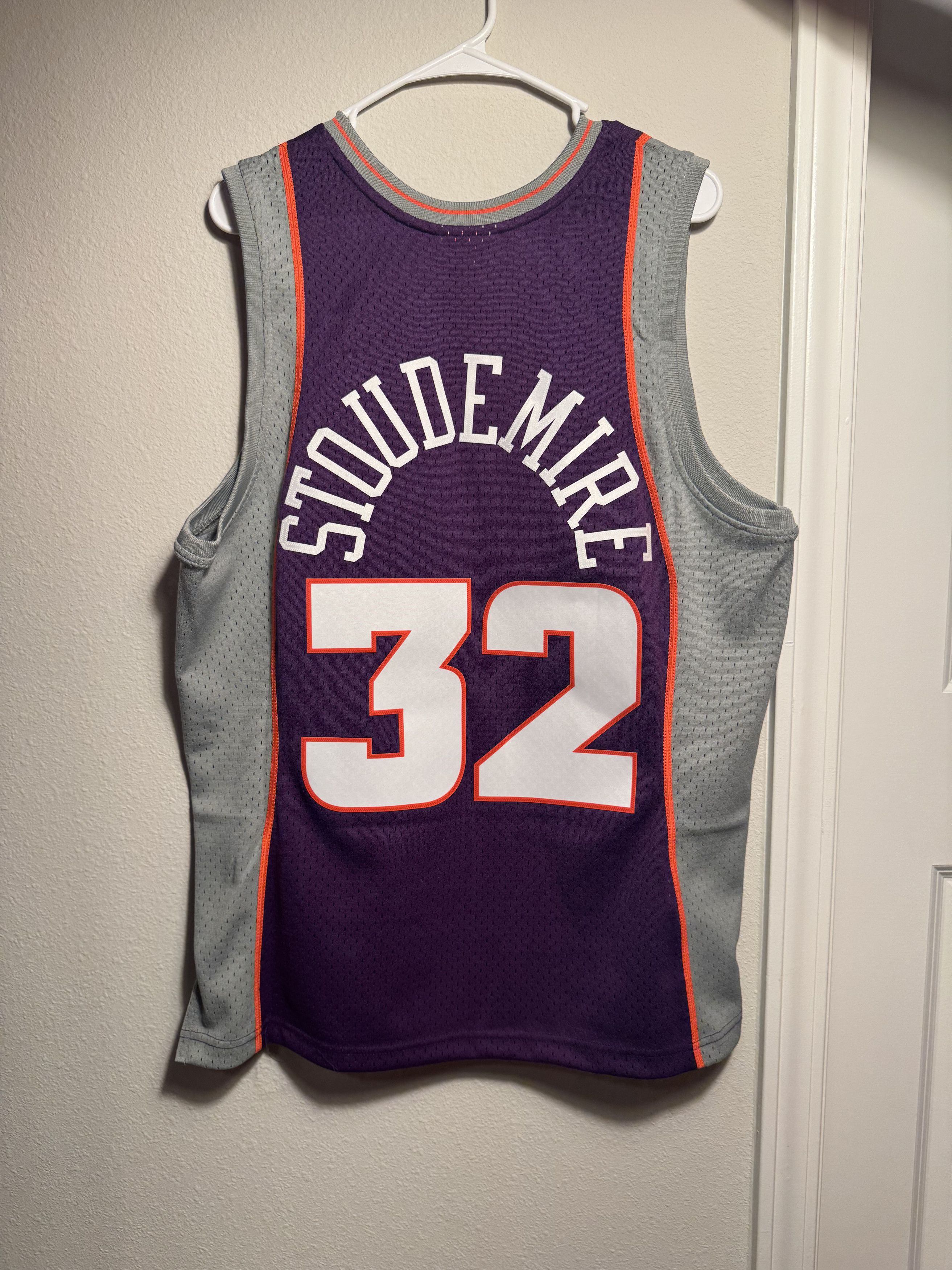 Mitchell & Ness Mitchell & Ness Amar'e Stoudemire 2002-03 Swingman Jersey Size US L / EU 52-54 / 3 - 2 Thumbnail