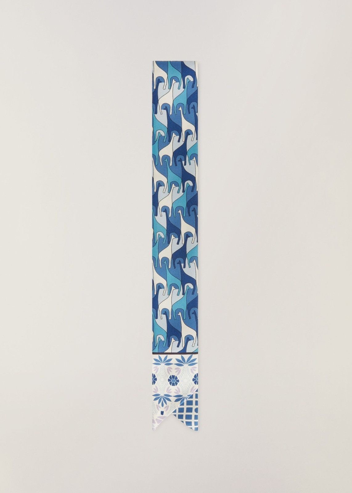 o1srvl11e0824 Size: OS / Regina Neck Scarf in Multicolor