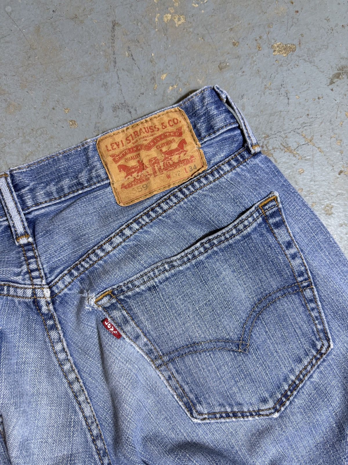 Levi's Vintage Distressed Levi’s 559 denim jeans Size US 32 / EU 48 - 7 Thumbnail