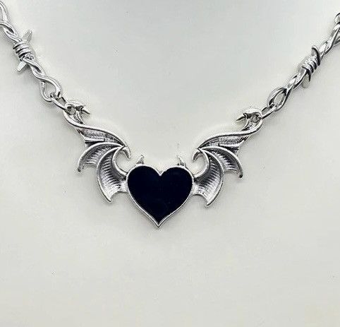 Vintage Vintage Goth Wing Heart Necklace Size ONE SIZE - 3 Thumbnail