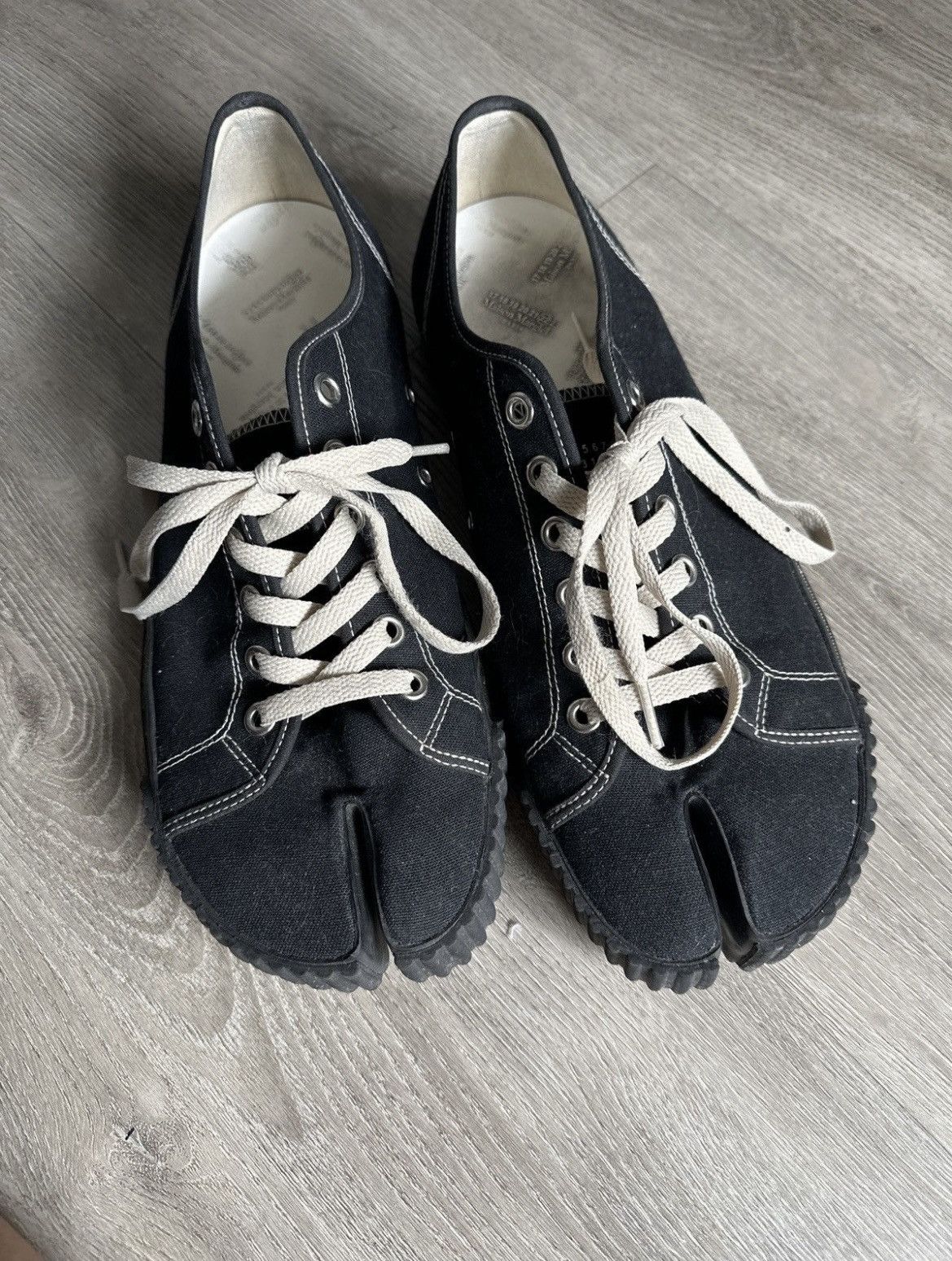 Maison Margiela Maison Margiela Tabi Sneaker Size US 12 / EU 45 - 1 Thumbnail