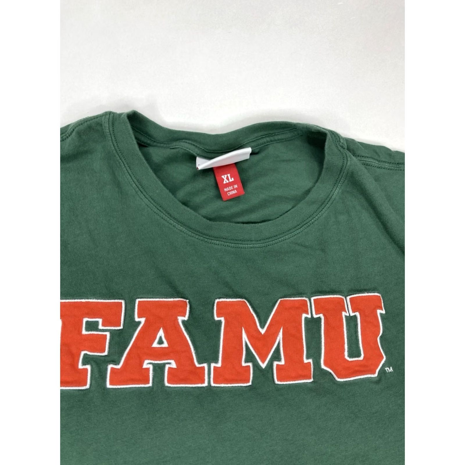 Mitchell & Ness Mitchell & Ness FAMU Florida A&M University Graphic T-shirt Men XL Short Sleeve Crew Neck Green Embroidered Logo Vintage Sports University 90s Mens Size US XL / EU 56 / 4 - 2 Thumbnail