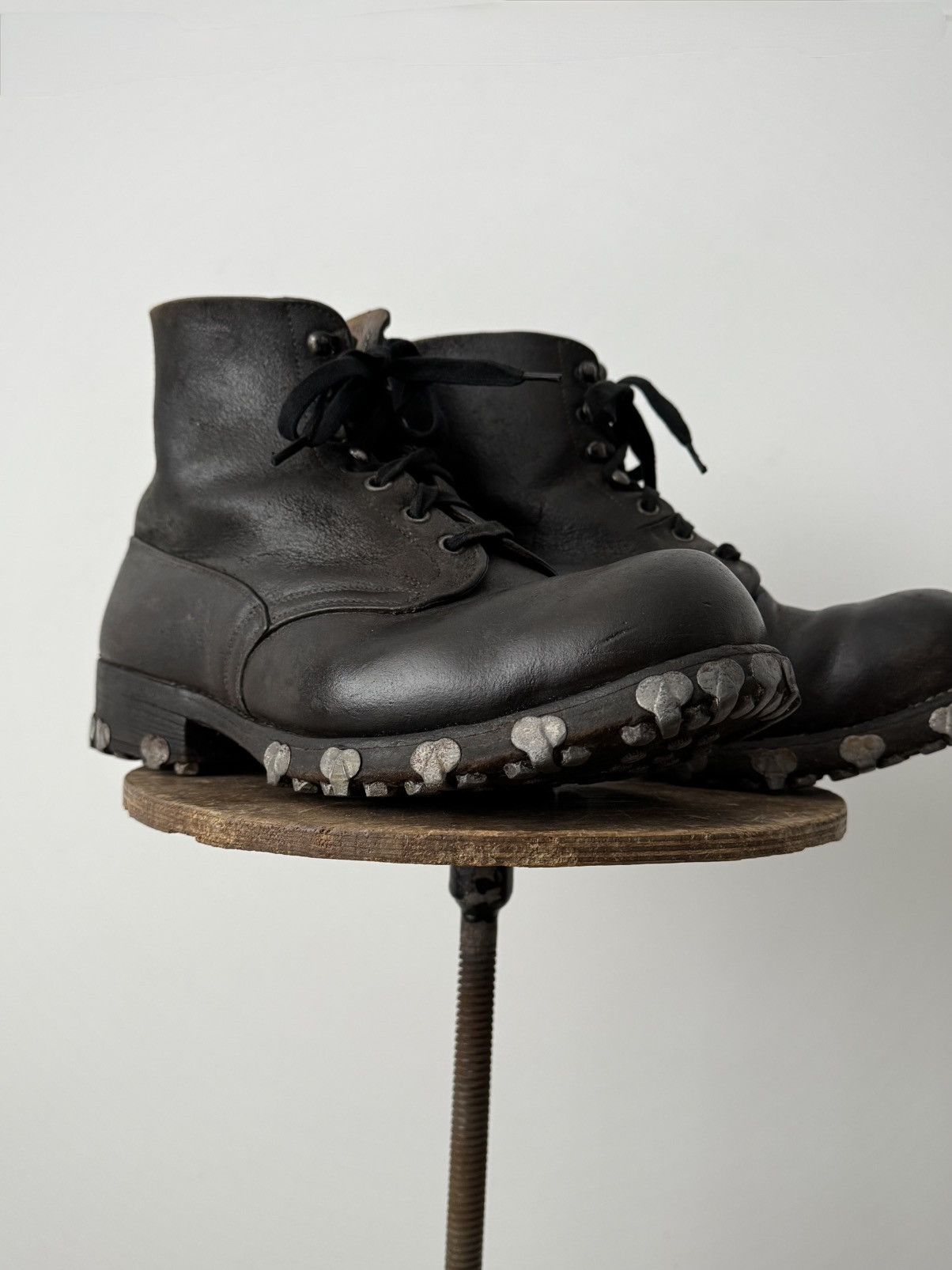 Vintage Vintage 1948 Dated Swiss Army 'Hobnail' Mountain Boots Size US 7.5 / EU 40-41 - 4 Thumbnail