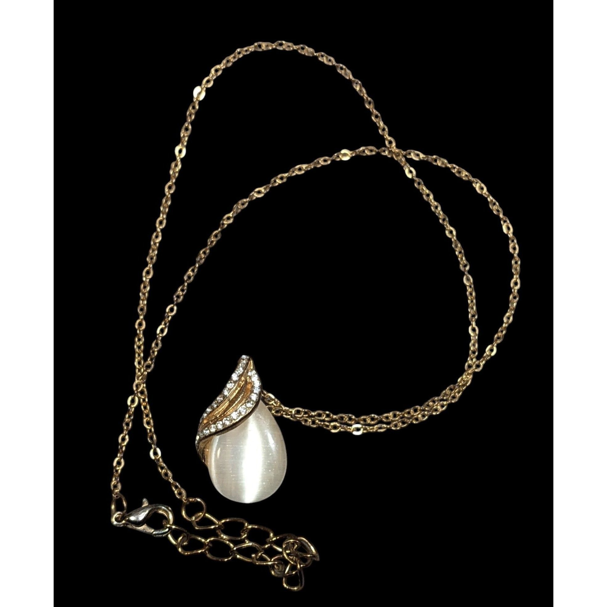 Other Elegant White Cateye Teardrop Pendant Necklace Size ONE SIZE - 1 Thumbnail