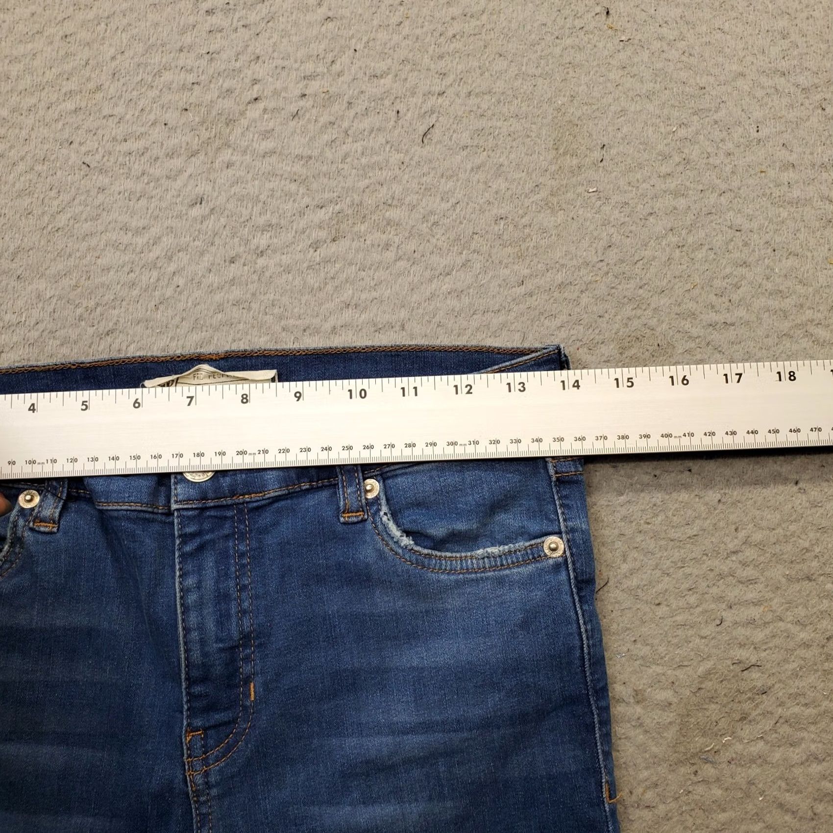 Free People Free People Jeans Womens 26 Blue Denim Distressed Frayed Hem Skinny Leg 5-Pocket Design 25.25 Inseam Womens Size 26 Blue Jeans Size 26" / US 2 / IT 38 - 6 Thumbnail