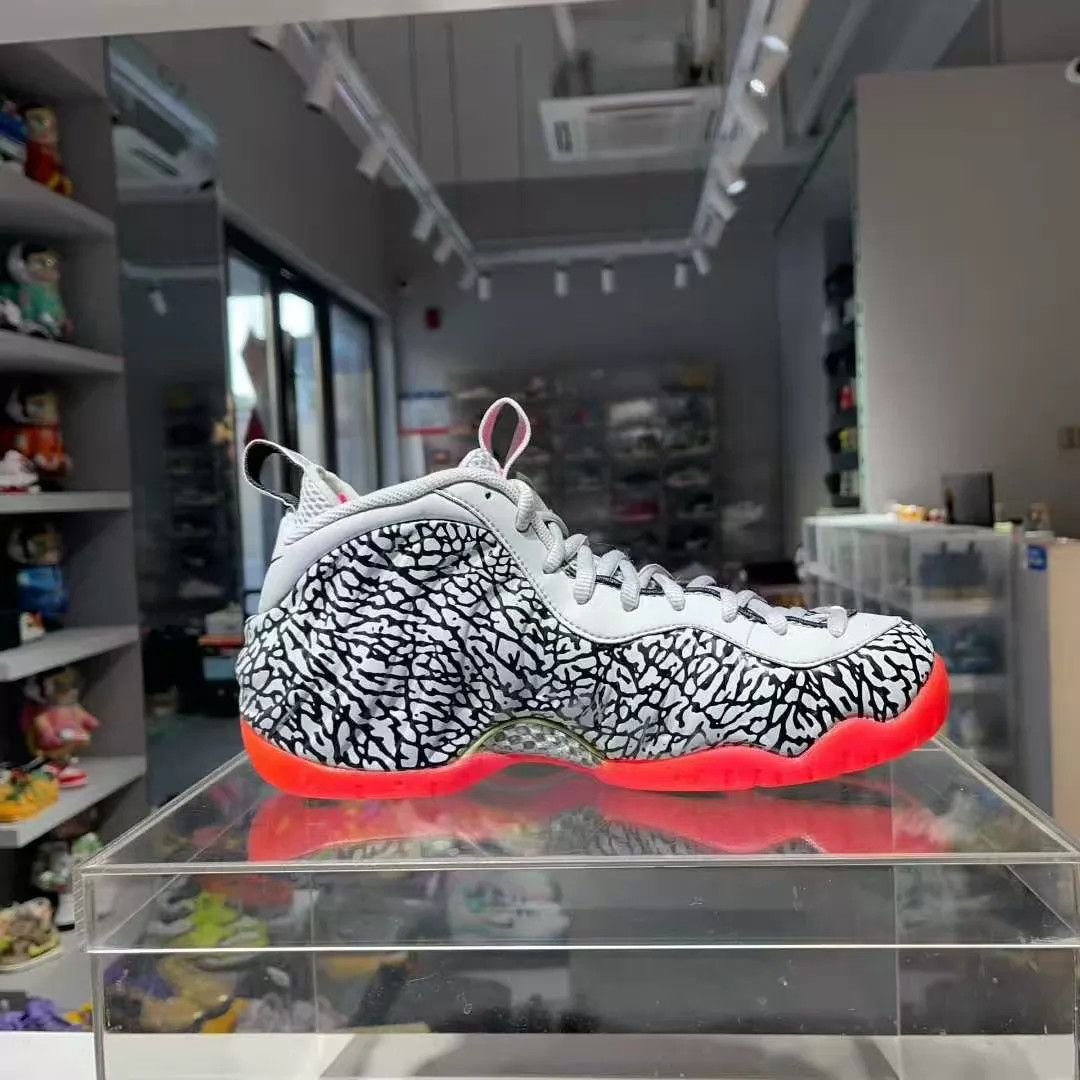 Nike Elephant Bubble 44 Worn Once Size US 11 / EU 44 - 5 Thumbnail
