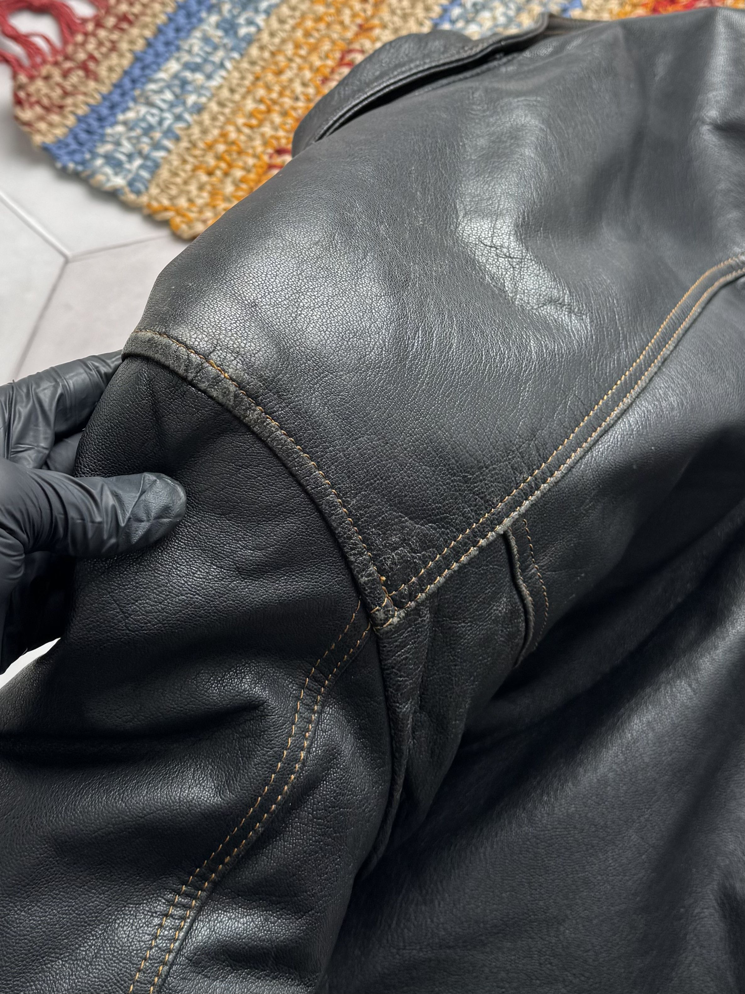 Vintage Vintage Leather Bomber Thrashed Jacket Size US XL / EU 56 / 4 - 21 Thumbnail
