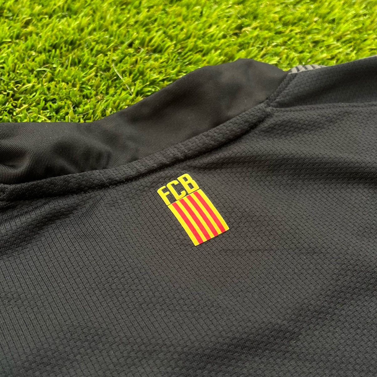 Nike FC Barcelona 2011/12 Away Jersey Nike Vintage Football Shirt Size US XL / EU 56 / 4 - 9 Thumbnail