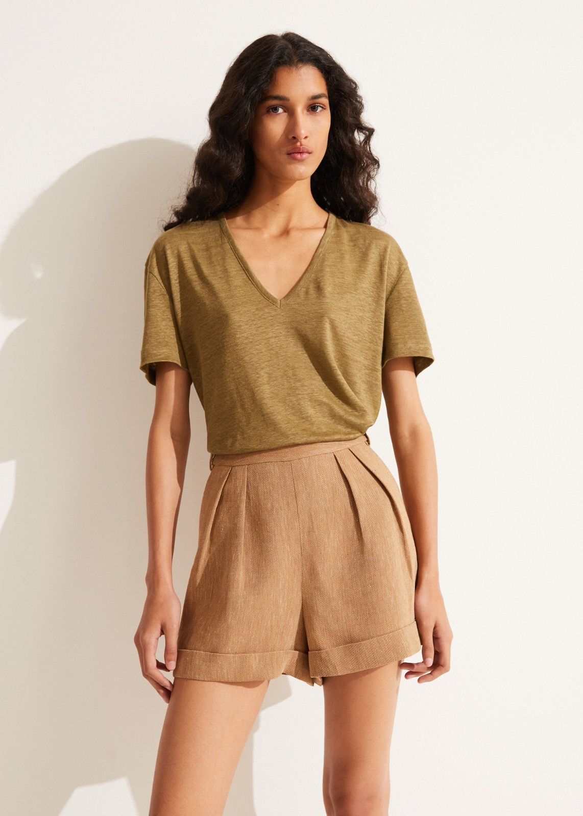 Loro Piana o1srvl11e1224 Gargano V-Neck T-Shirt in Khaki Size XS / US 0-2 / IT 36-38 - 5 Thumbnail