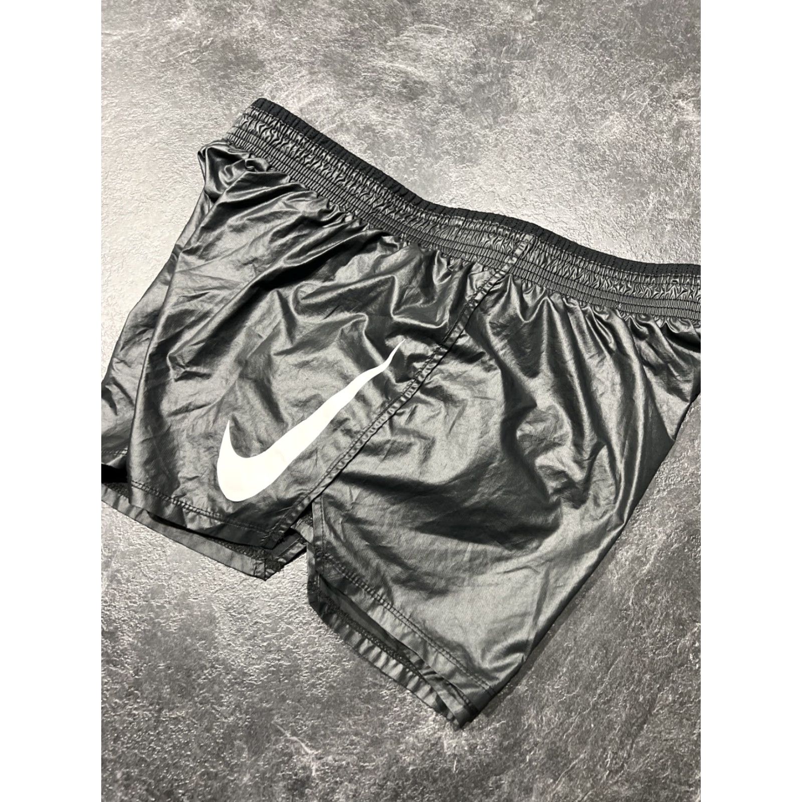 Nike Nike Women Shorts Swoosh Run Running L Black White Standard Fit Activewear Running Adjustable Waist 3.5in Inseam Womens Size 36" / US 14 / IT 50 - 2 Thumbnail
