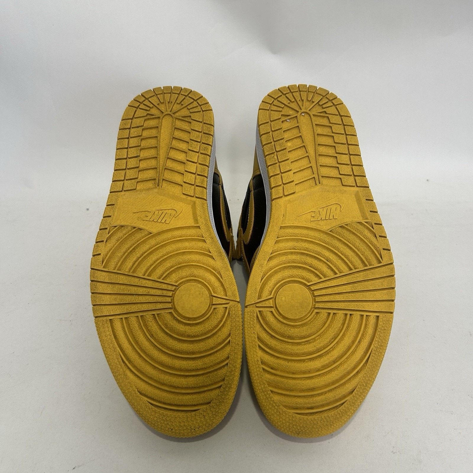 Jordan Brand Nike Air Jordan 1 Retro OG High “Pollen/Black/White” Size US 10.5 / EU 43-44 - 7 Thumbnail