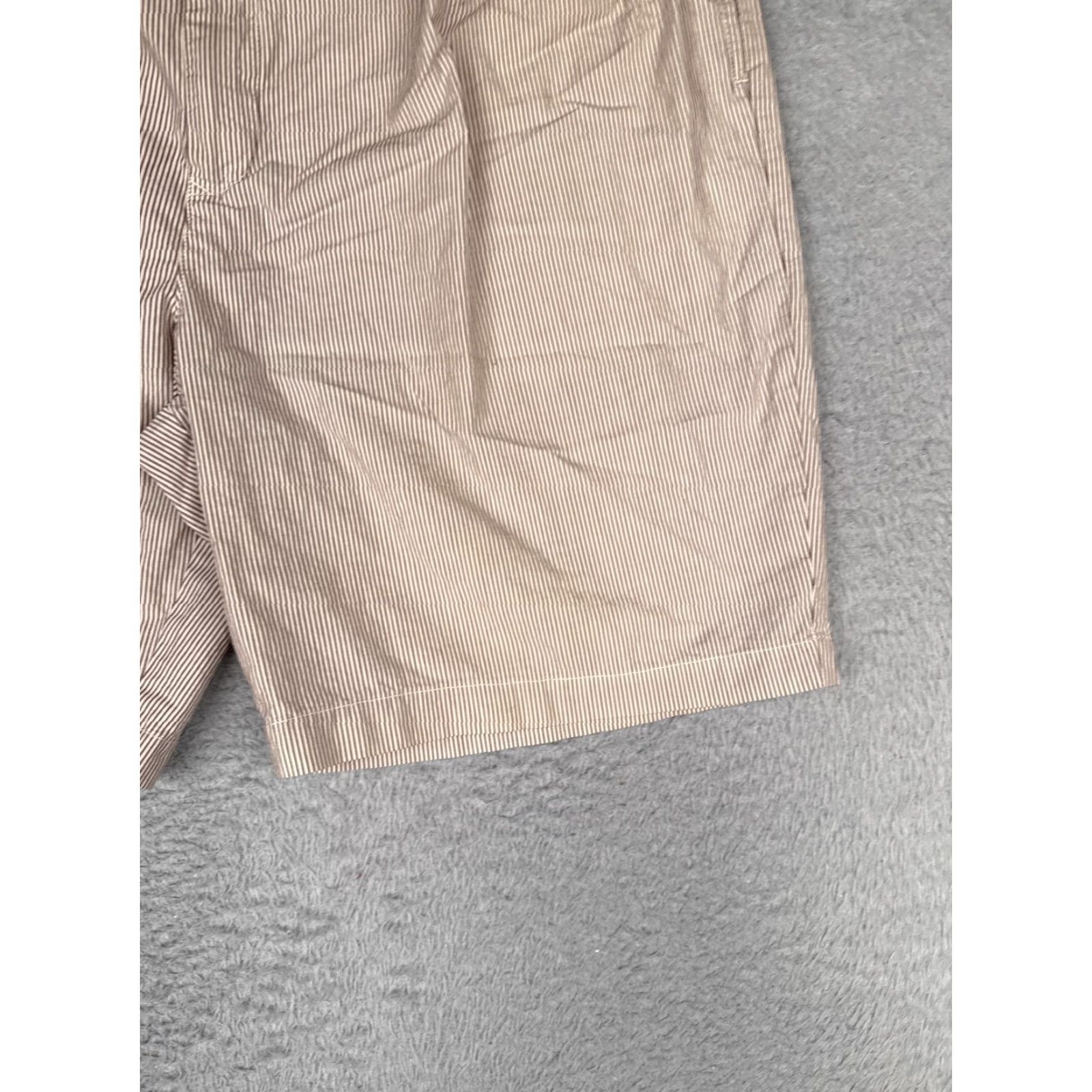 Tommy Hilfiger Tommy Hilfiger Shorts Mens 38 Red Striped Chino Pleated 9 Inseam Casual Size US 38 / EU 54 - 2 Thumbnail