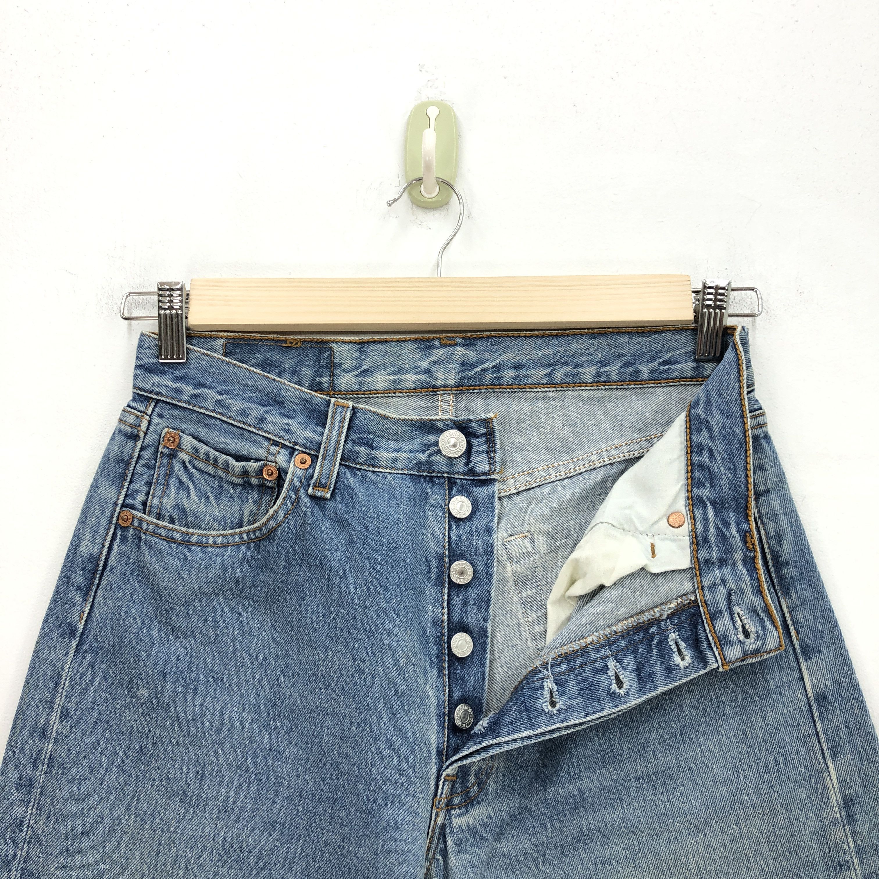 Levi's Vintage Levis 501 Jeans Levi's Faded Light Wash Denim Size 28" / US 6 / IT 42 - 6 Thumbnail