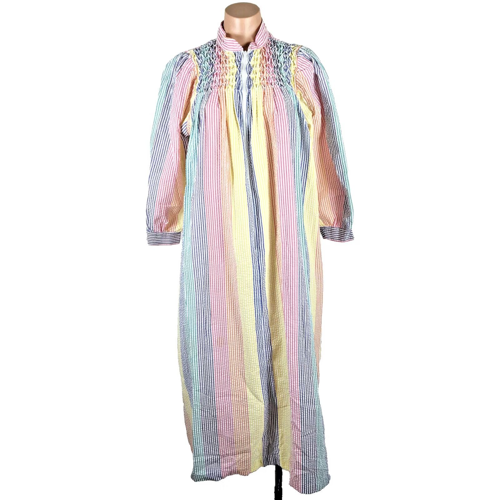 Vintage VINTAGE Saybury Seersucker Zipper Smocked Pastel Stripe House Dress M/L 80s 90s Women’s Pink Blue Yellow Green Cotton/Polyester Mid Century Size M / US 6-8 / IT 42-44 - 2 Thumbnail