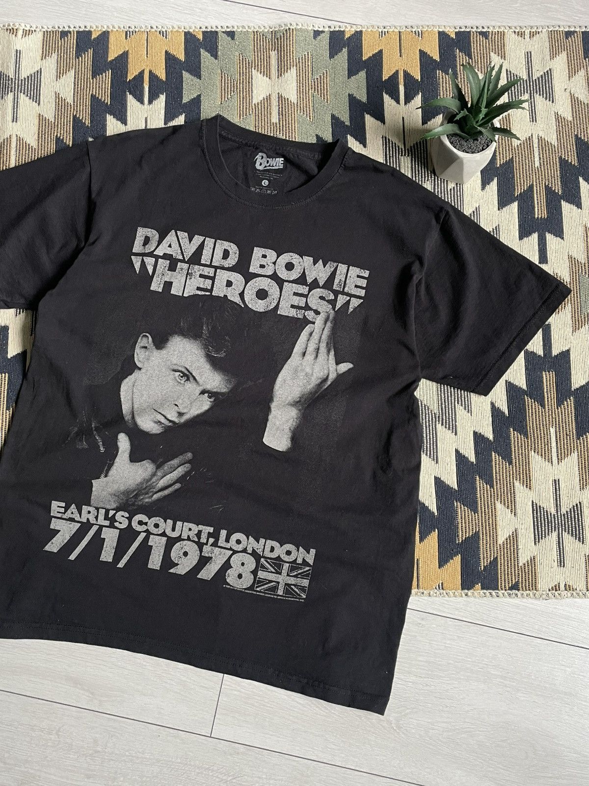 Band Tees × Vintage Vintage David Bowie Official Merch Rock Band T-shirt Size US L / EU 52-54 / 3 - 3 Thumbnail