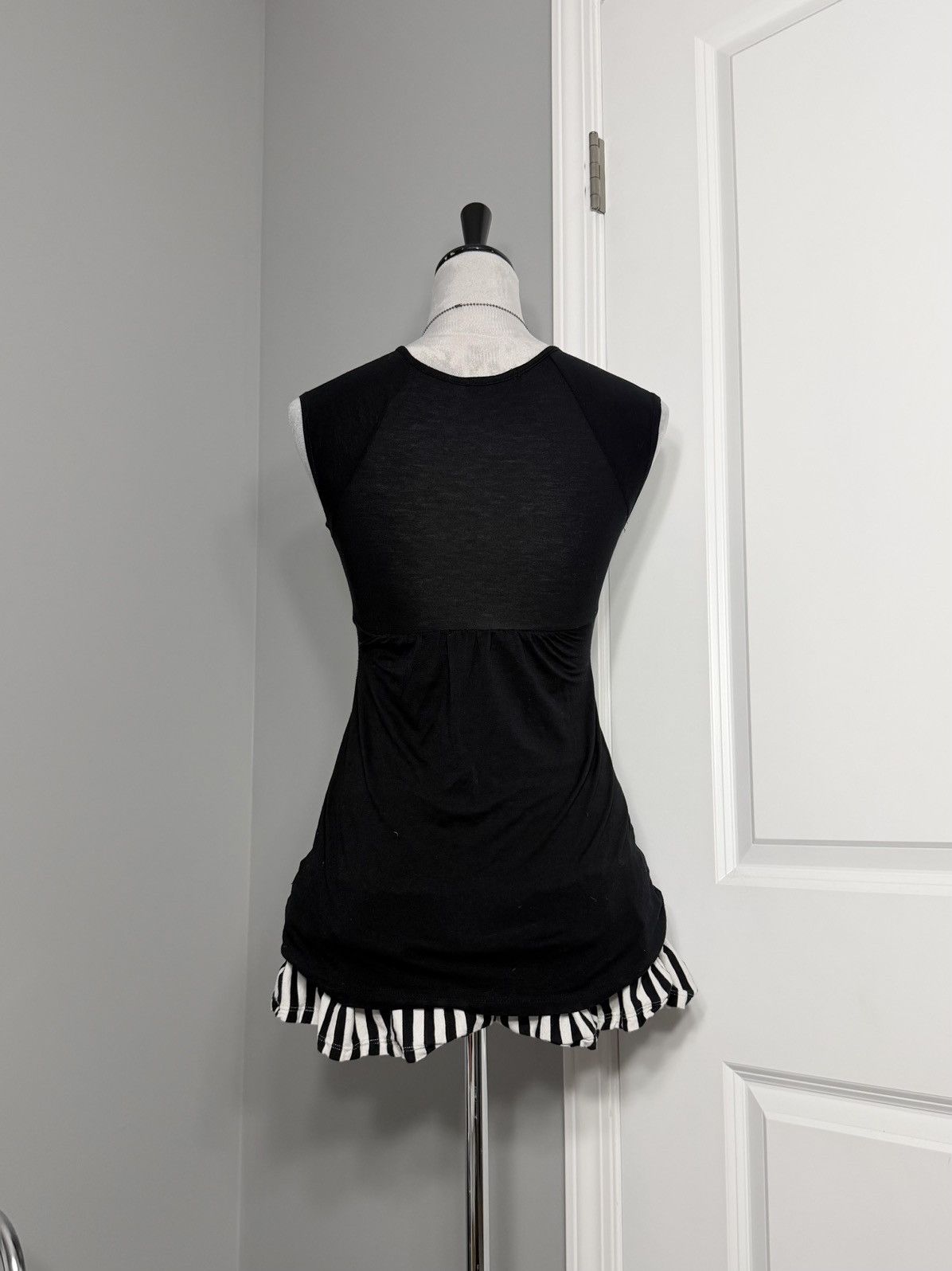 Other Soprano Ruched Empire Waist Black Flowy Top w/ Cap Sleeves Size XS / US 0-2 / IT 36-38 - 8 Thumbnail