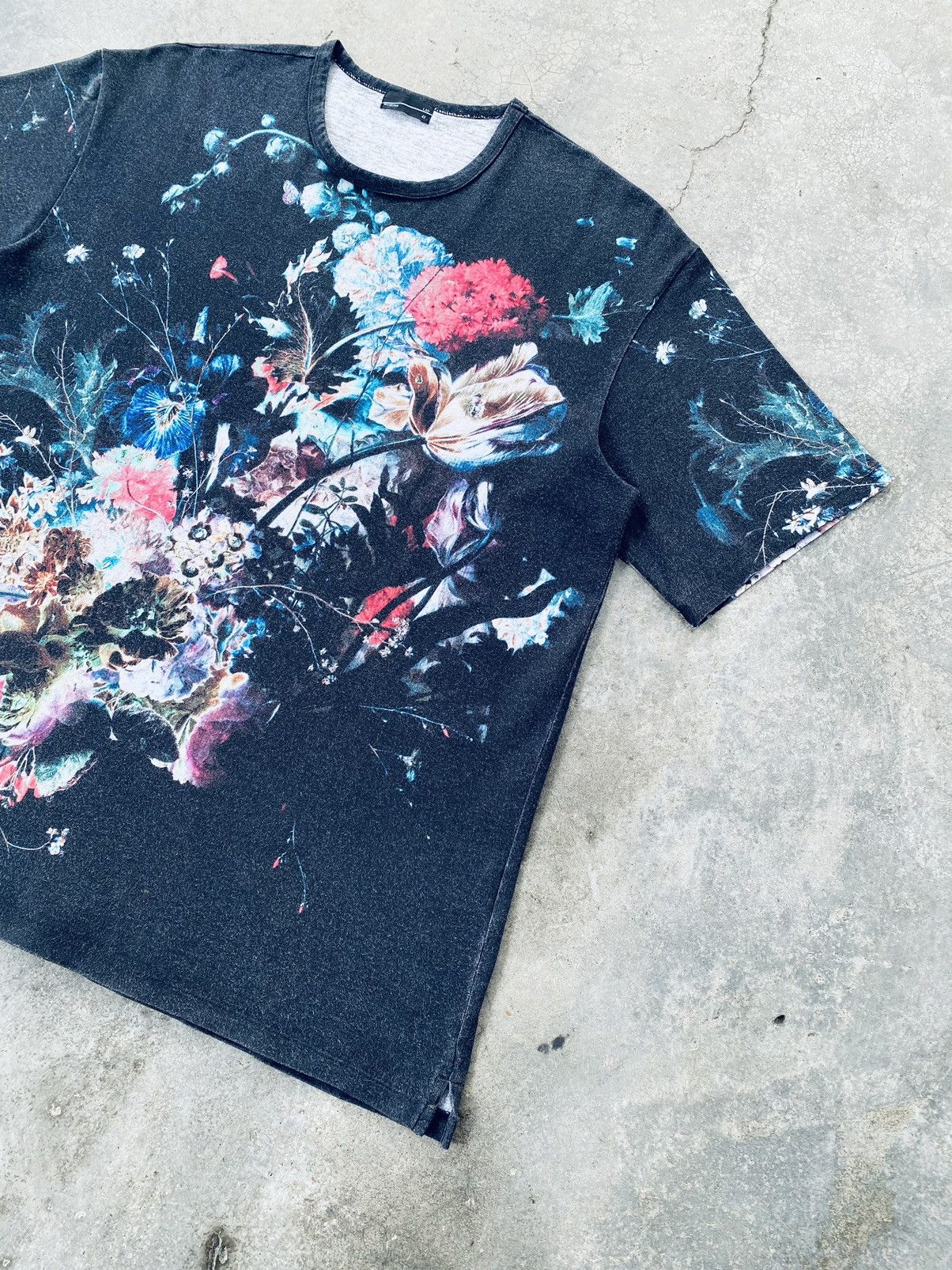 Lad Musician Vintage Lad Musician Flower Art Tees Rare Size US L / EU 52-54 / 3 - 4 Thumbnail