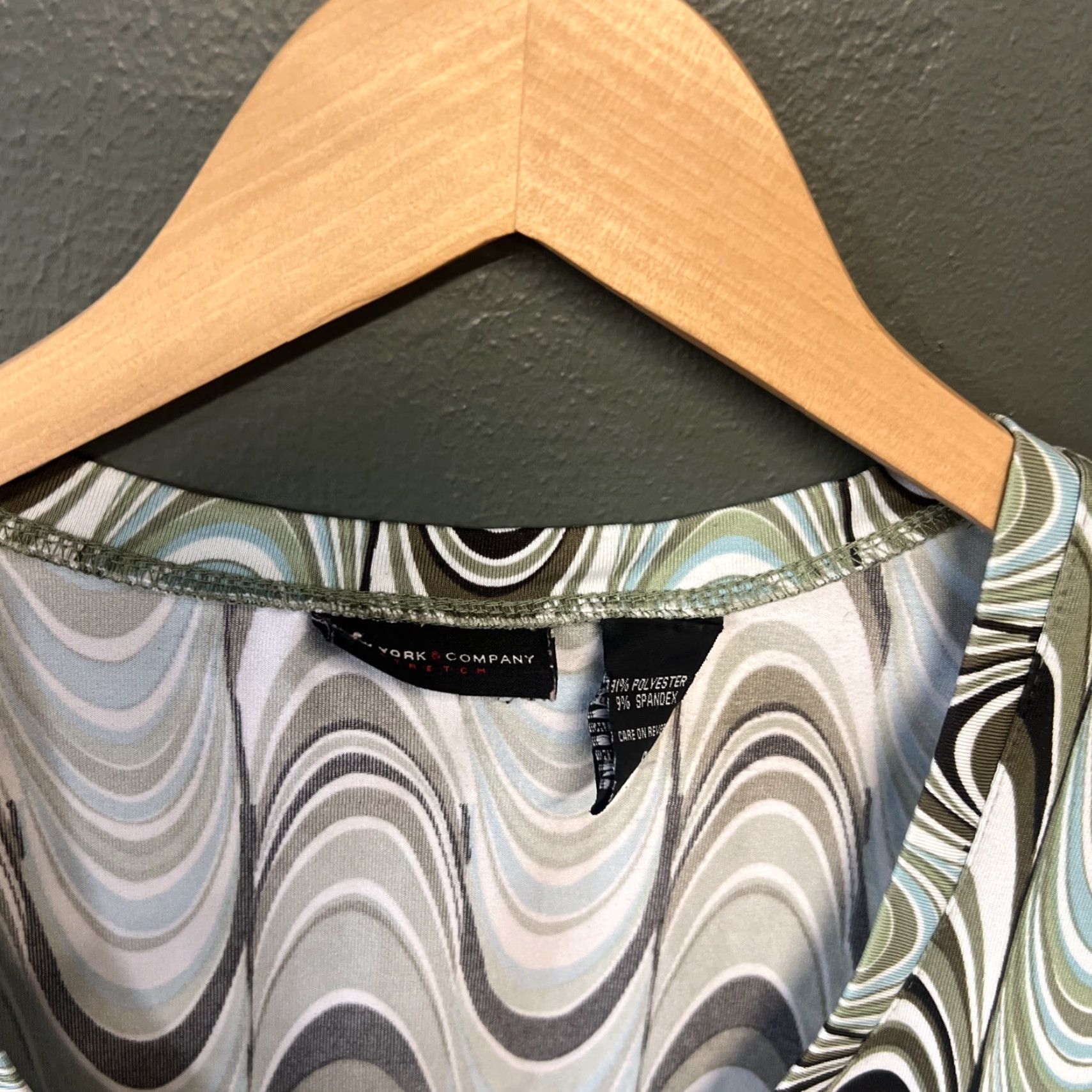 Vintage VINTAGE New York & Company Sleeveless Tank Top Womens Green Swirl Blouse S Small Y2K Size S / US 4 / IT 40 - 2 Thumbnail
