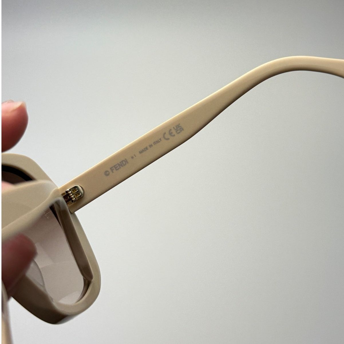 Fendi New Fendi Sunglasses FE40112I 57F Shiny Beige/Brown Gradient Size ONE SIZE - 6 Thumbnail