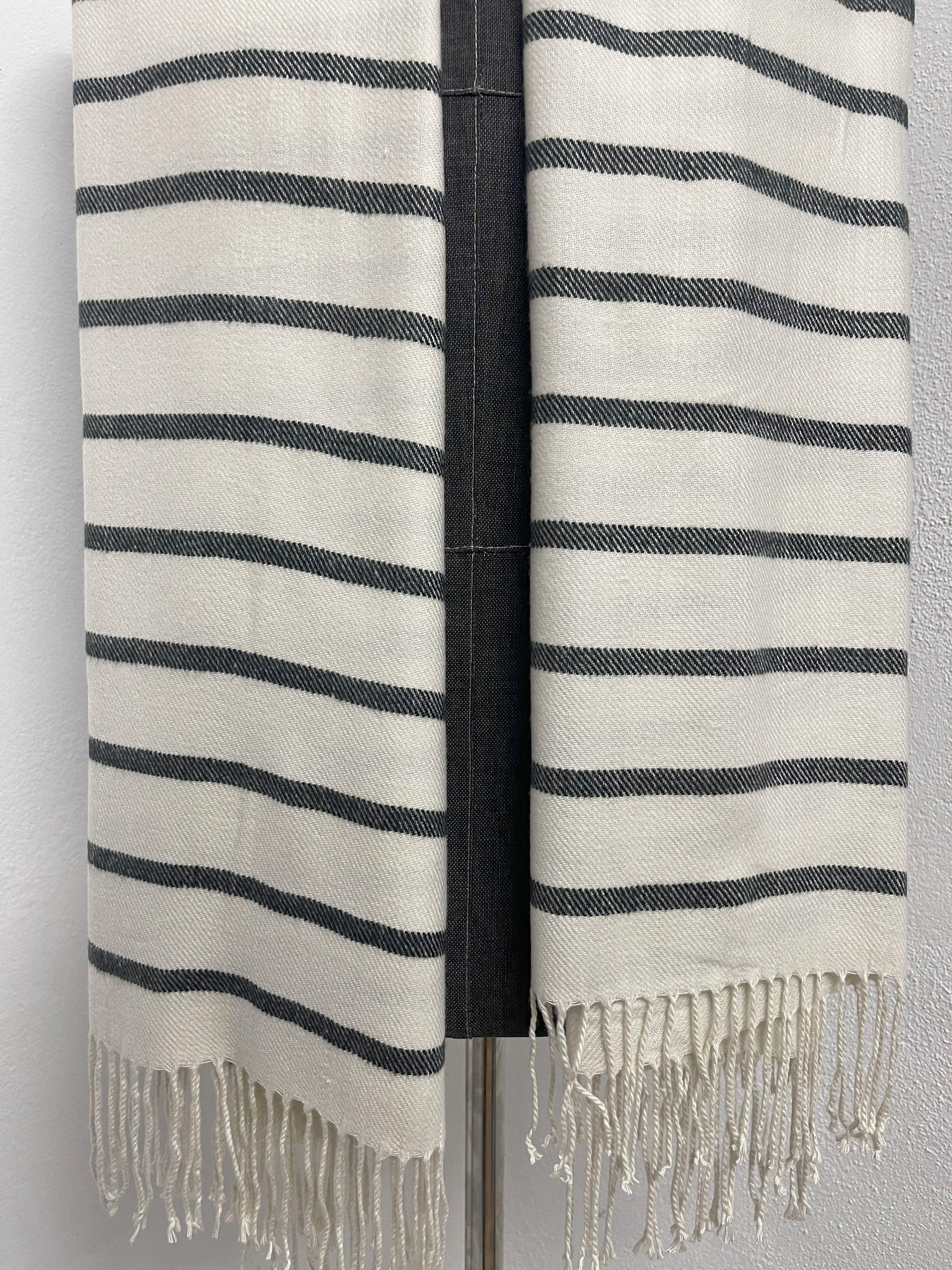 Gap Vintage GAP Big Scarf / Muffler - 6057 Size ONE SIZE - 6 Thumbnail