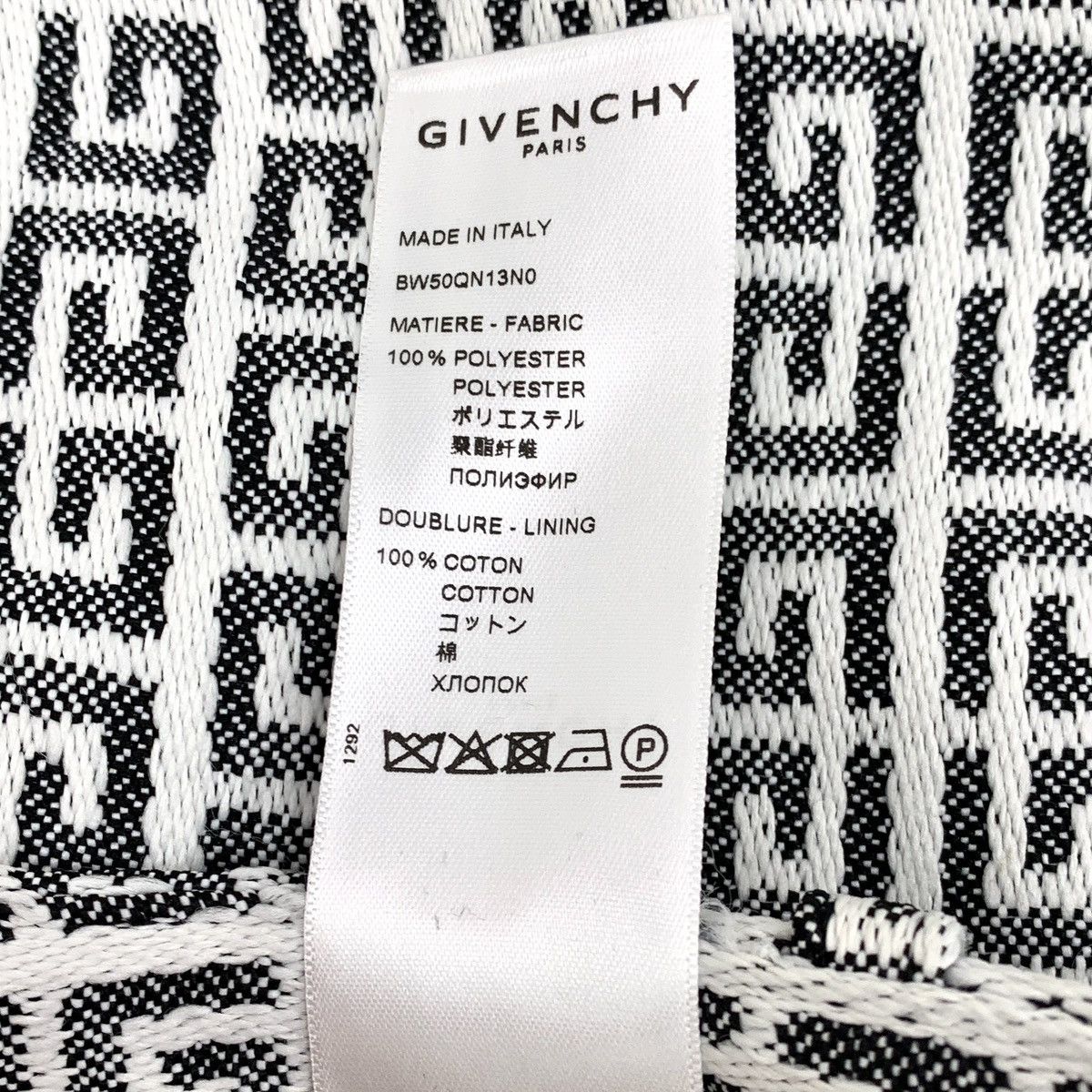 Givenchy Givenchy Logo Jacquard All-over Print Casual Shorts K26WX Size 28" / US 6 / IT 42 - 8 Thumbnail
