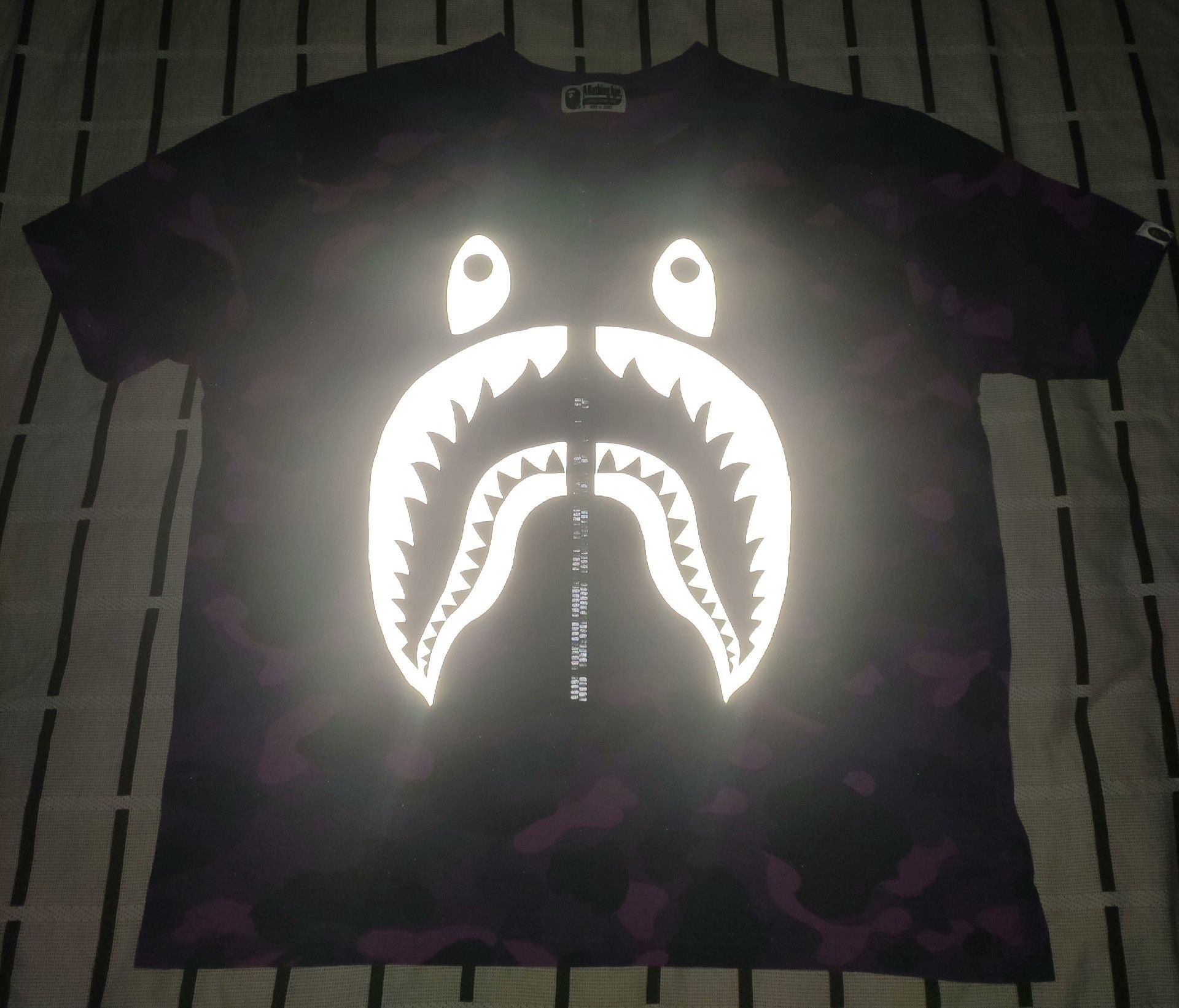 Bape Bape Shark Camo Purple T-Shirt M Men Size US M / EU 48-50 / 2 - 1 Thumbnail