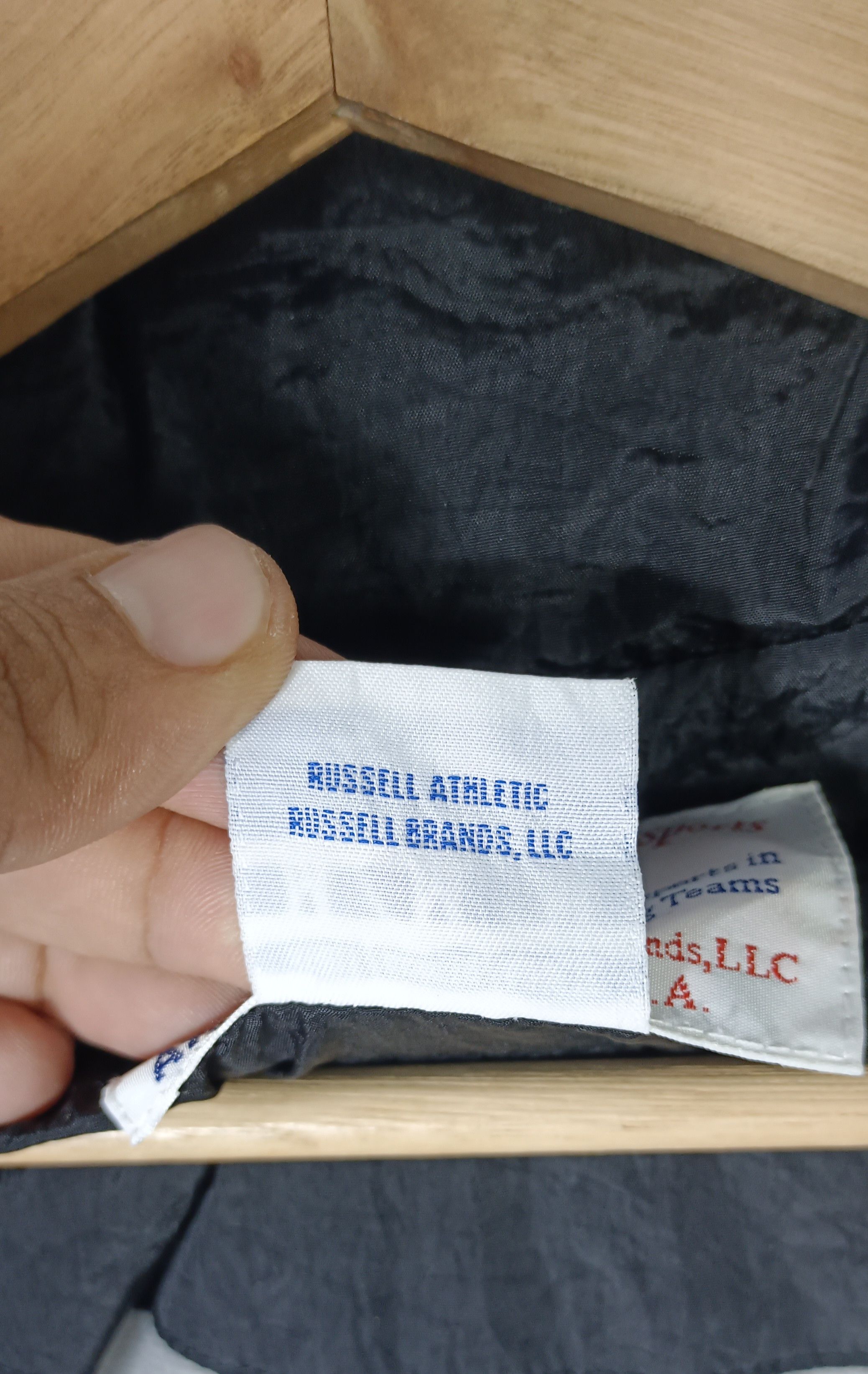 Russell Athletic × Vintage Vintage Russell Athletic Embroidered Logo Windbraker Size US L / EU 52-54 / 3 - 11 Thumbnail