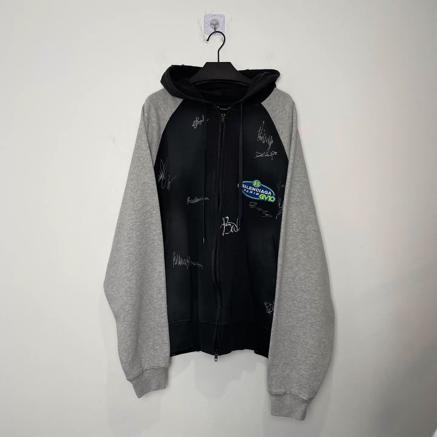 Balenciaga Balenciaga 25 Graffiti Sig Dropped Shoulder Hoodie L Size L / US 10 / IT 46 - 1 Thumbnail