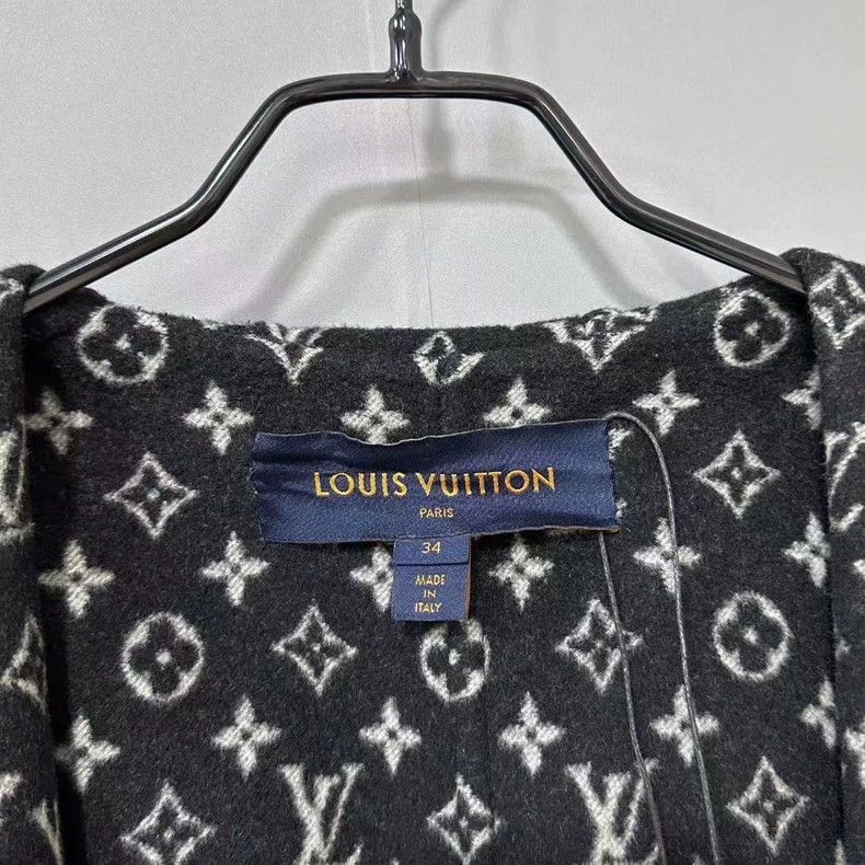 Louis Vuitton Louis Vuitton Full-print mid-length bathrobe coat Size XXS / US 00 / IT 34 - 6 Thumbnail