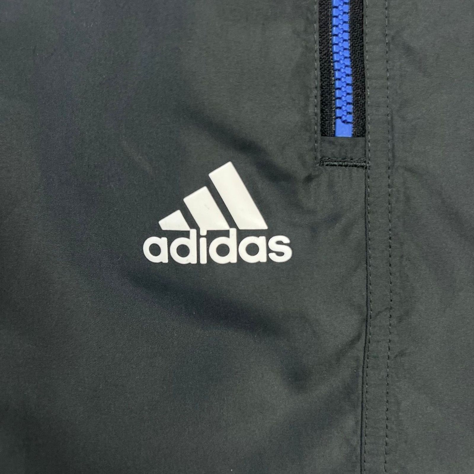 Adidas × Vintage Adidas Shorts Medium Stripes Spell Out Pocketed Gym Pants Size US 30 / EU 46 - 2 Thumbnail
