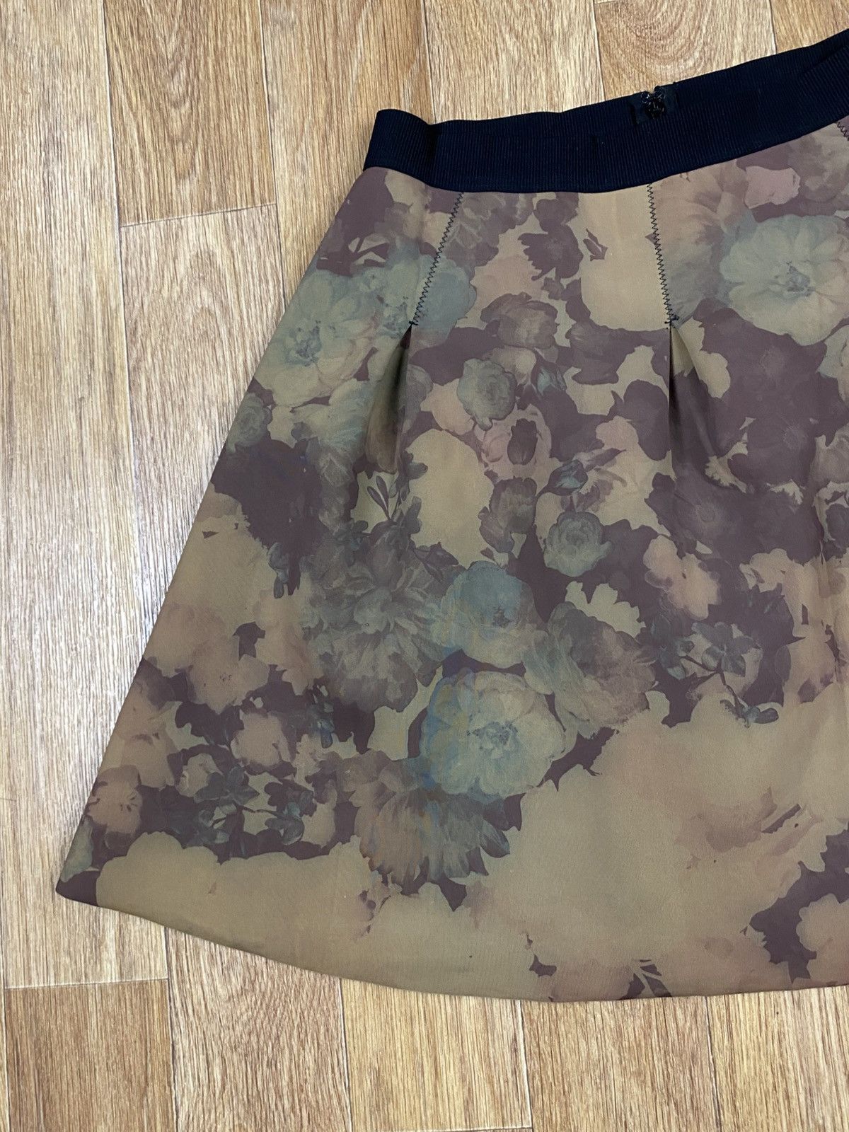 Essentiel Antwerp Essentiel Antwerp Flower Print Neoprene Skirt Size 27" / US 4 / IT 40 - 3 Thumbnail