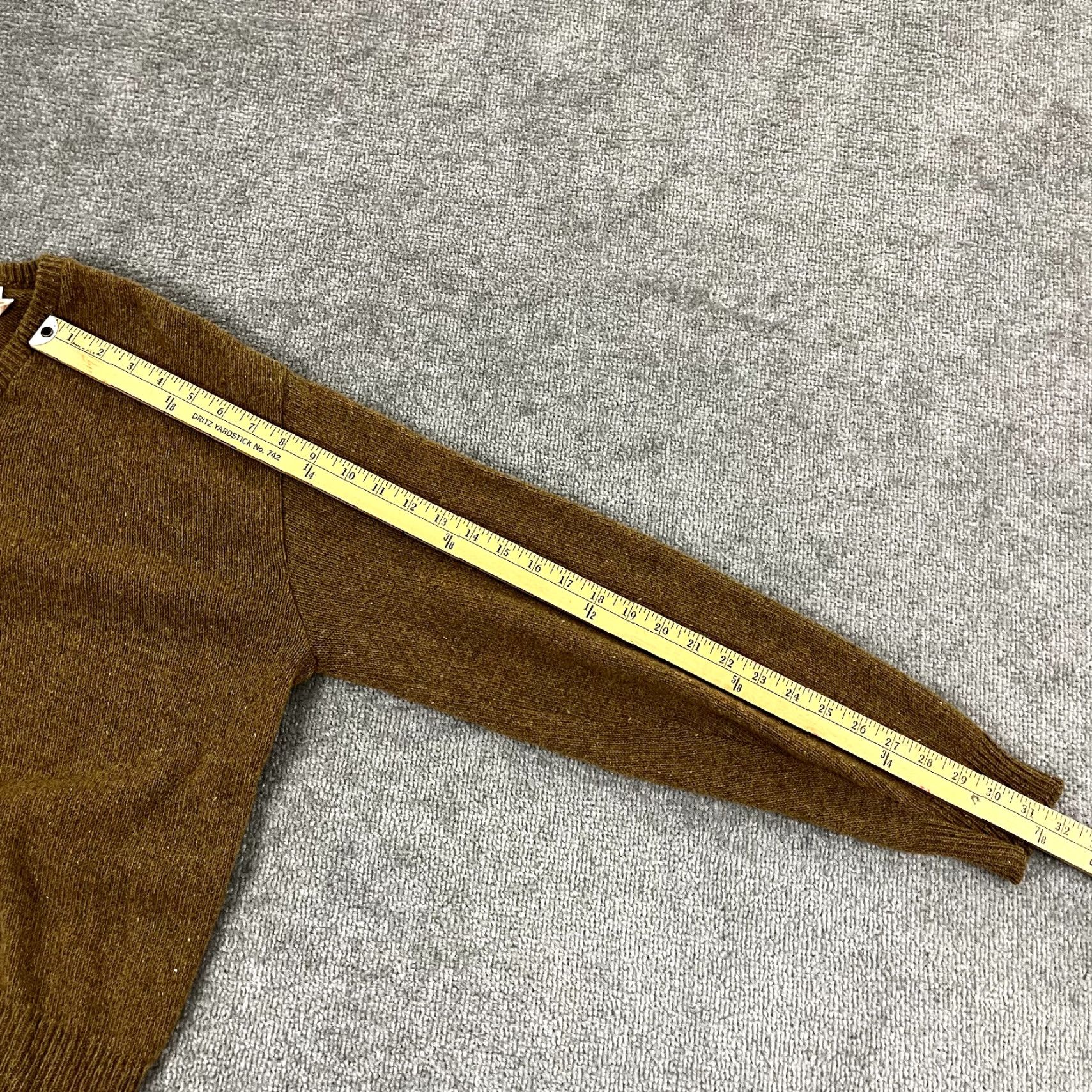Vintage SCOTTISH ISLE Mens Sweater Large Brown Lambswool Knit Pullover N-Neck Jumper L/S Size US L / EU 52-54 / 3 - 5 Thumbnail