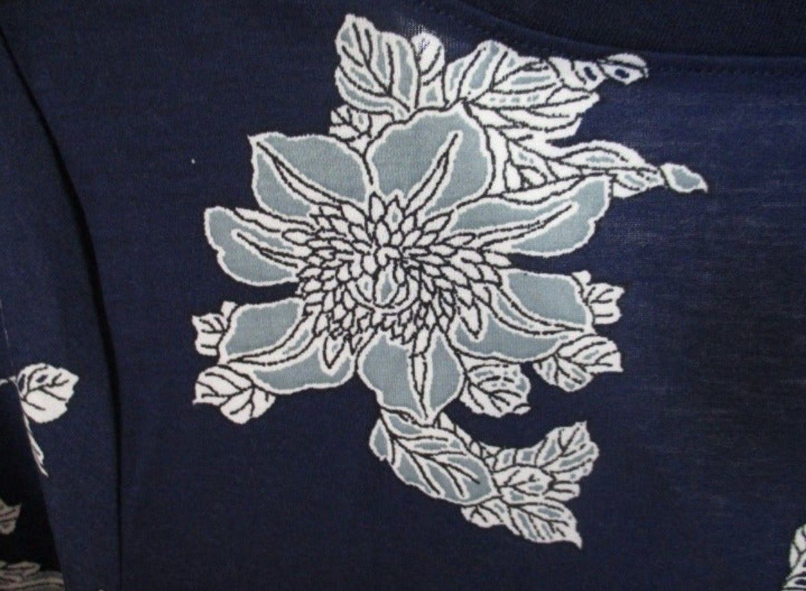 Other NWT LuLaRoe Christy V-neck Navy Floral Top Blouse SMALL Size S / US 4 / IT 40 - 5 Thumbnail