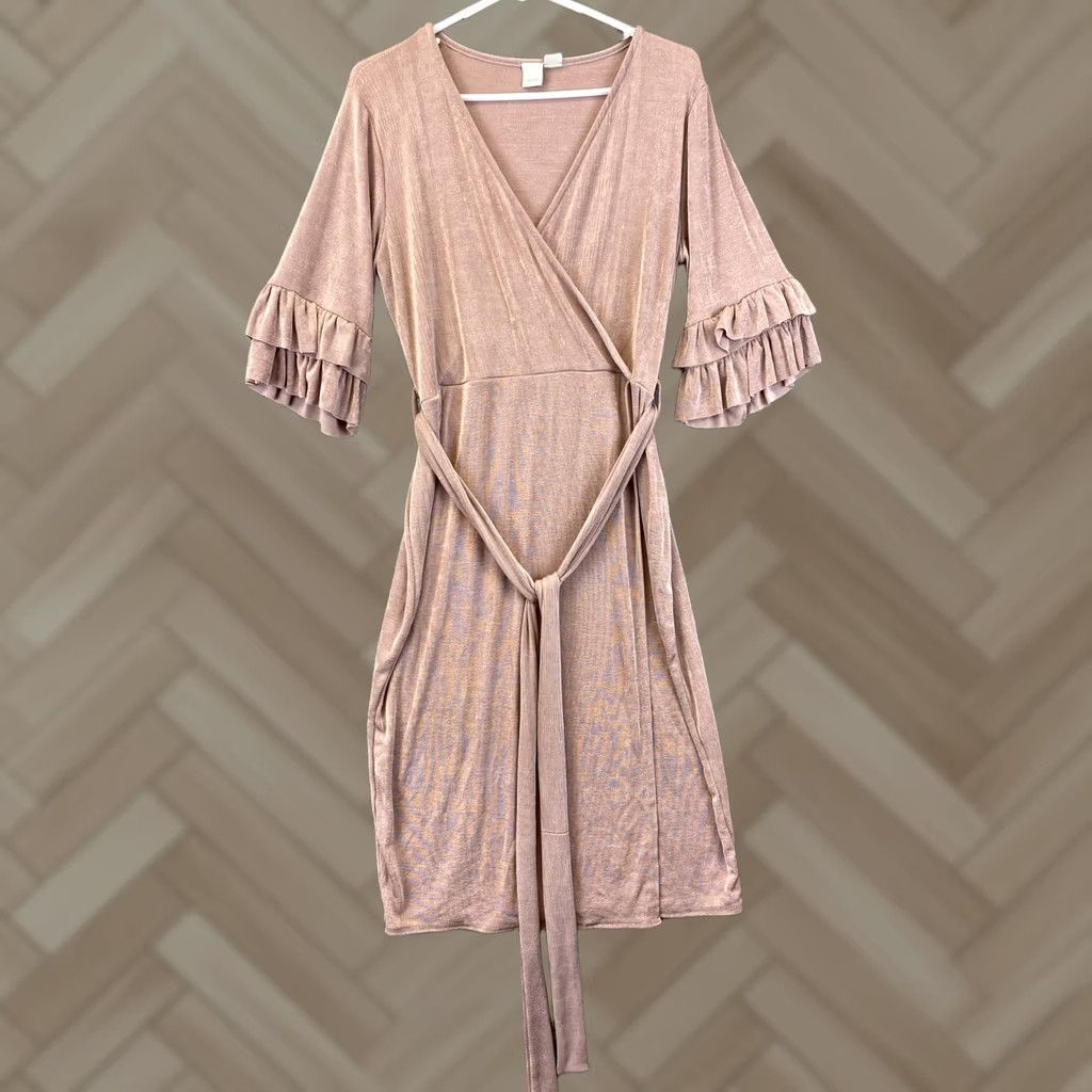 Vintage VINTAGE? No. Lost Ink Dress Women XL Pink Rose Ruffled Short Sleeve Surplice / 32-34 -- Size 40" / US 18 - 1 Thumbnail