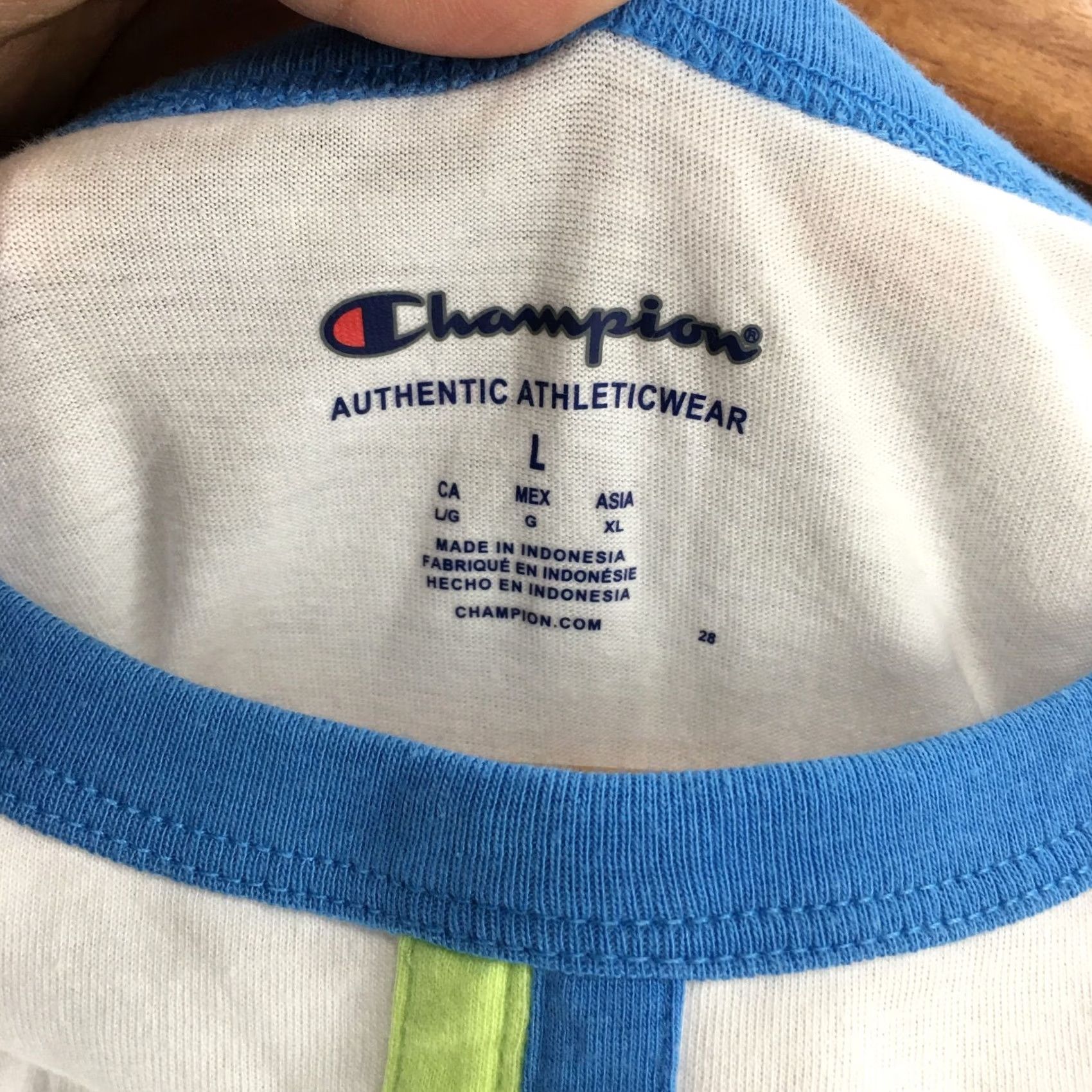 Champion Champion Basic Tee TShirt Womens Large White Blue Trim Cotton Blend Crew Neck Shirt Womens Large White Blue Trim Cotton Blend Crew Neck Size L / US 10 / IT 46 - 6 Thumbnail