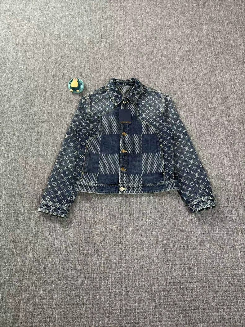 Louis Vuitton LOUIS VUITTON Blue full Logo denim jacket 2501-Nextarrow Size US S / EU 44-46 / 1 - 1 Thumbnail
