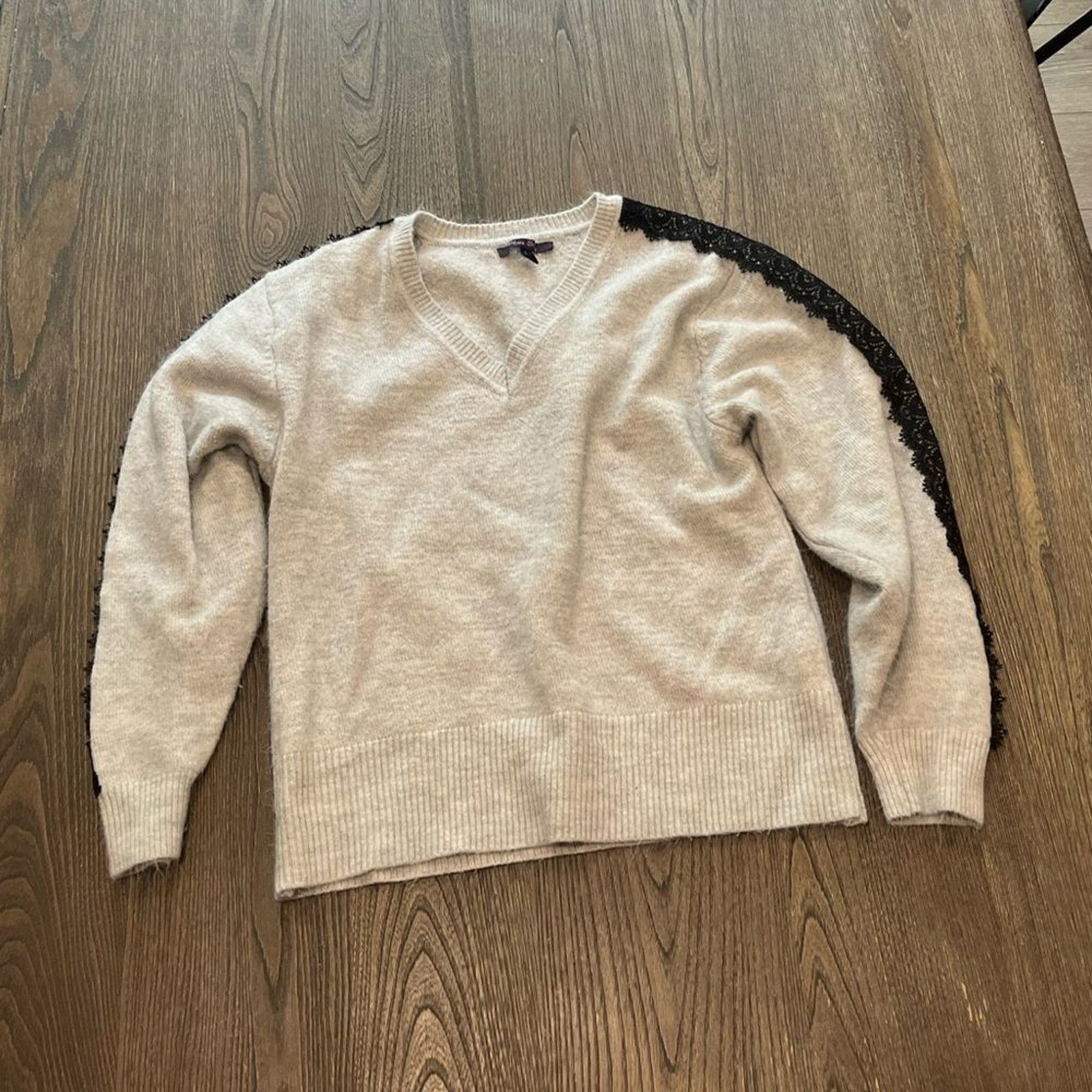Vintage Olivia Sky Beige V-Neck Long Sleeve Black Lace Sweater S Size S / US 4 / IT 40 - 1 Thumbnail