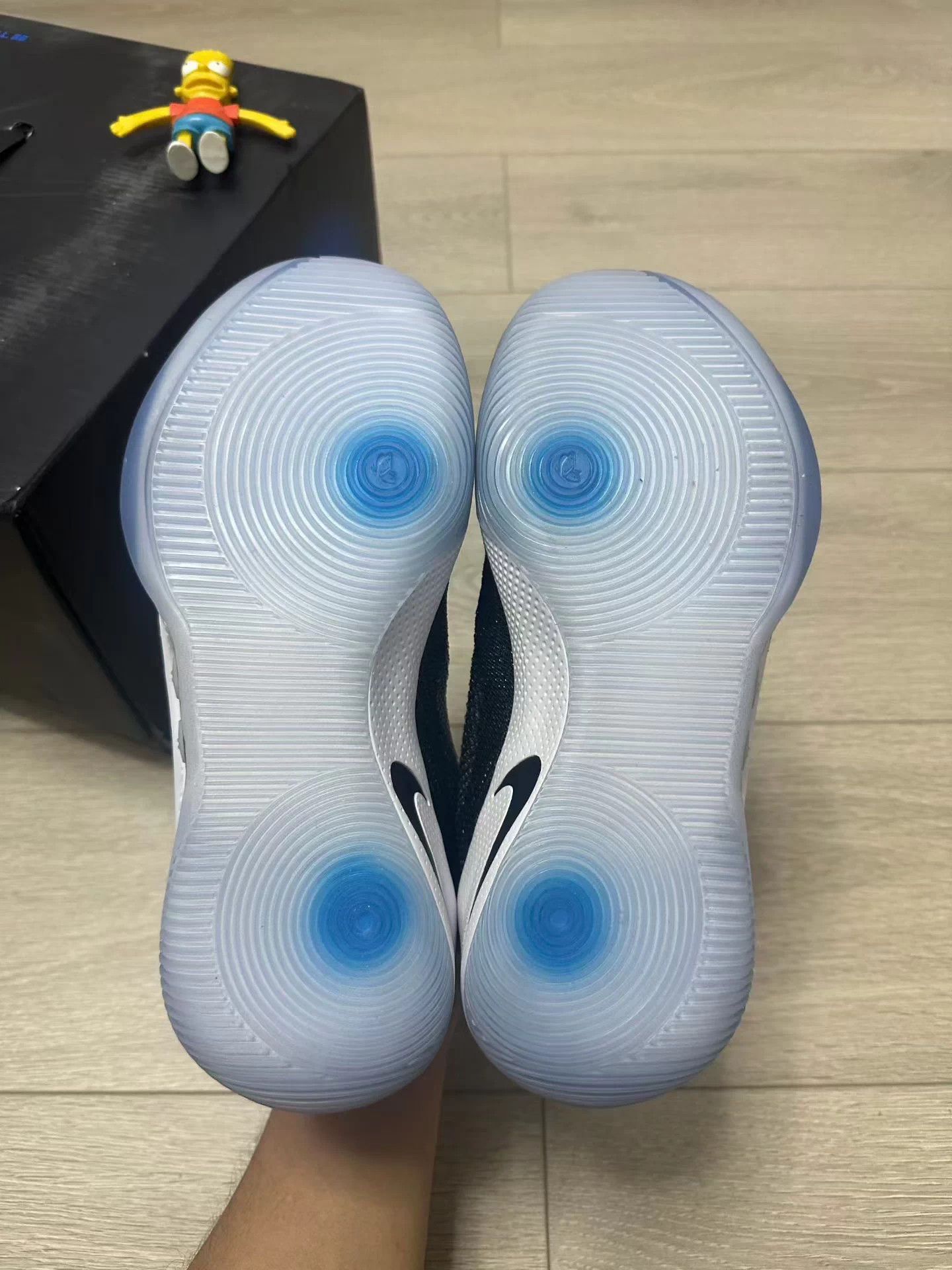 Nike adapt bb black white 41 worn original box with charging pad Size US 8 / EU 41 - 7 Thumbnail