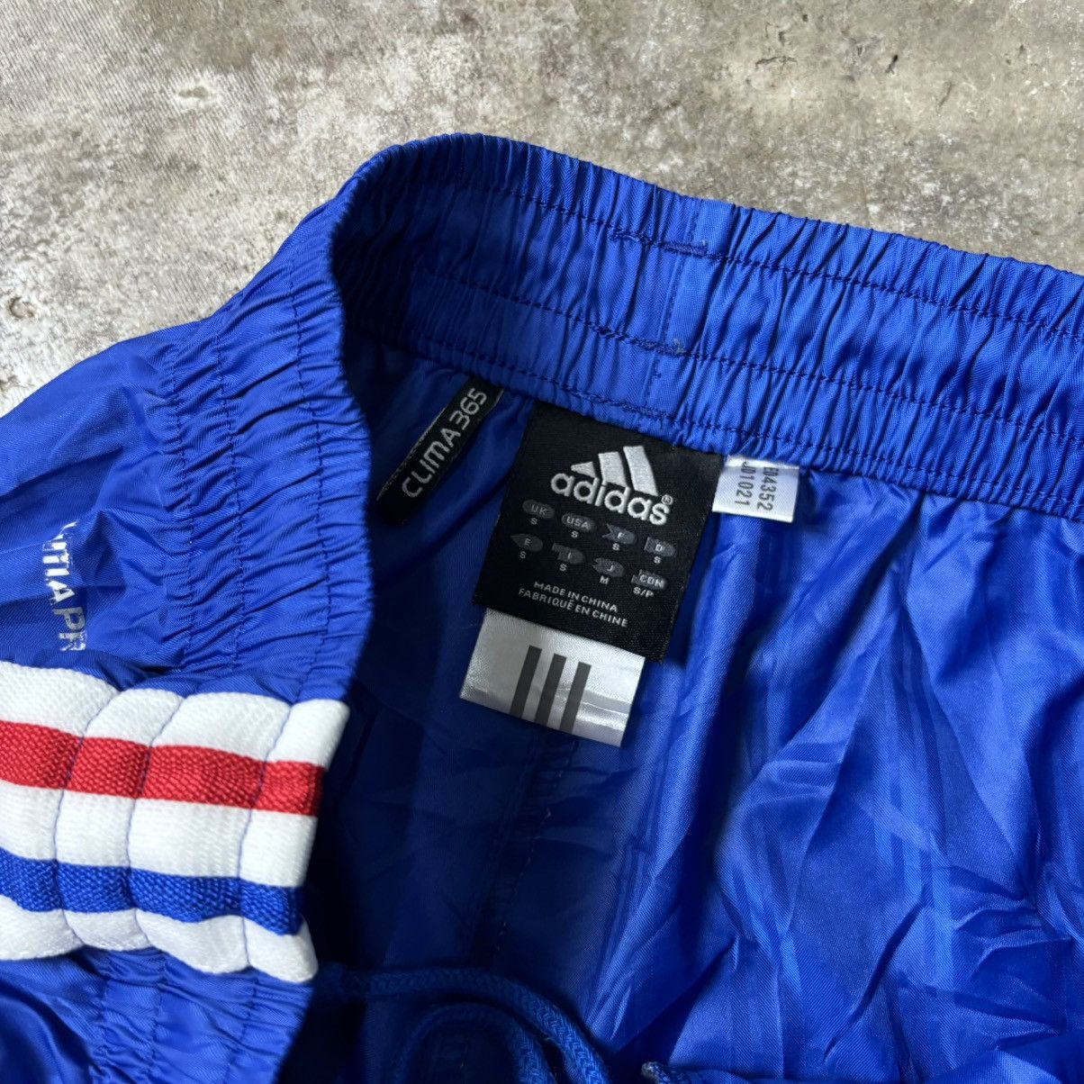 Adidas × Vintage VINTAGE ADIDAS NYLON PANTS Size US 32 / EU 48 - 4 Thumbnail