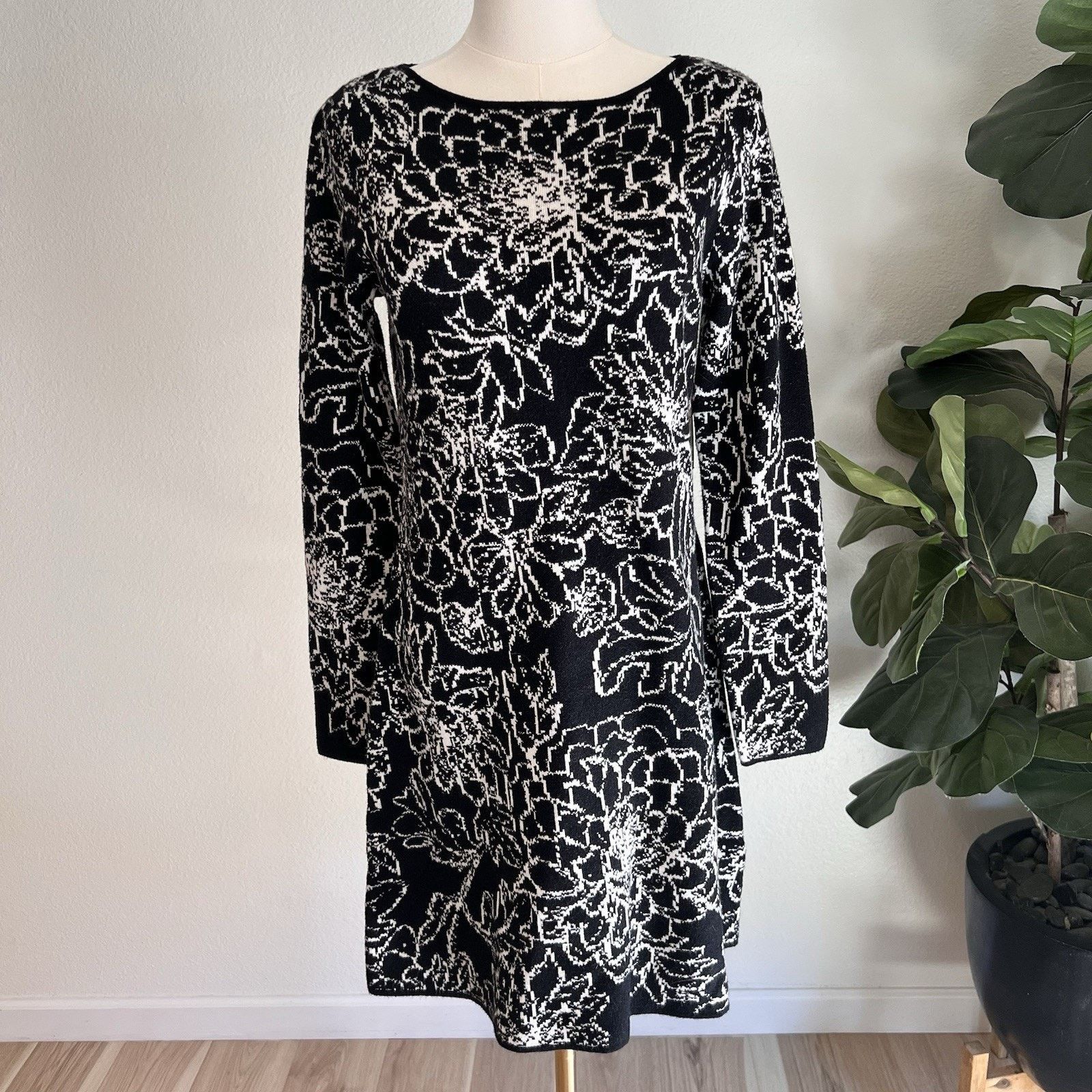 Cynthia Rowley NWT Cynthia Rowley Sweater Dress (S) Long Sleeve Black White Size S / US 4 / IT 40 - 1 Thumbnail